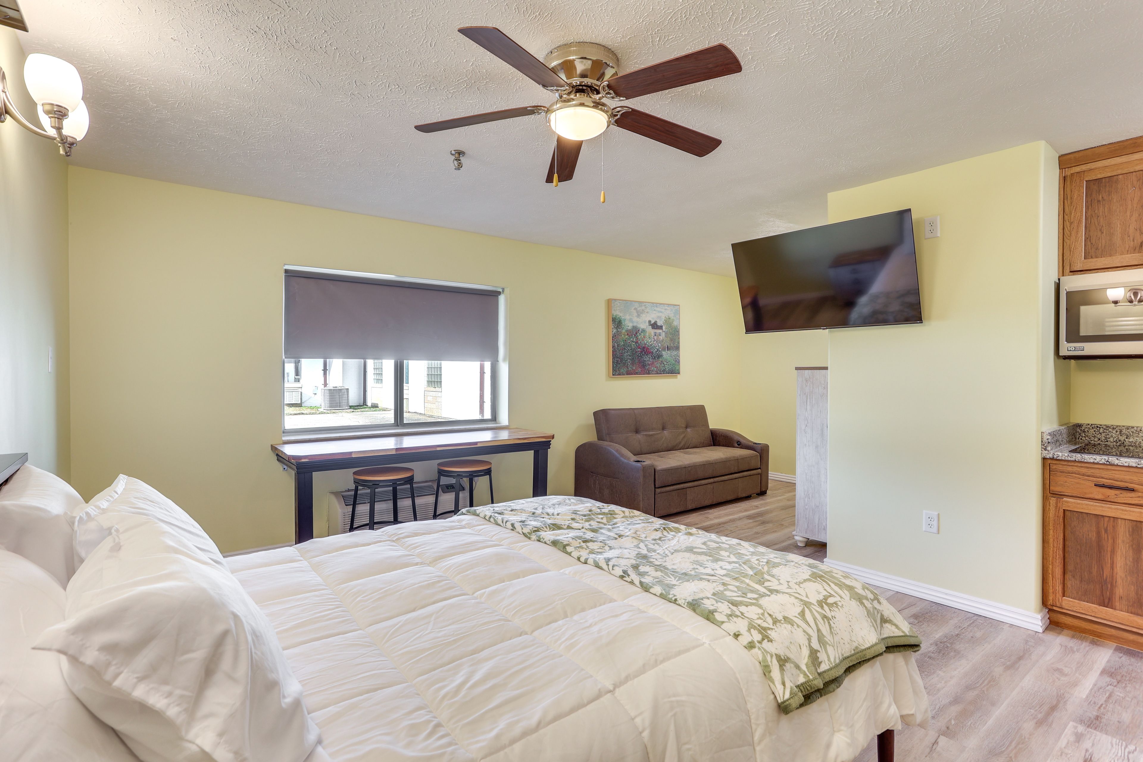 Studio | Sleeping Area | Queen Bed | Linens Provided | Free WiFi