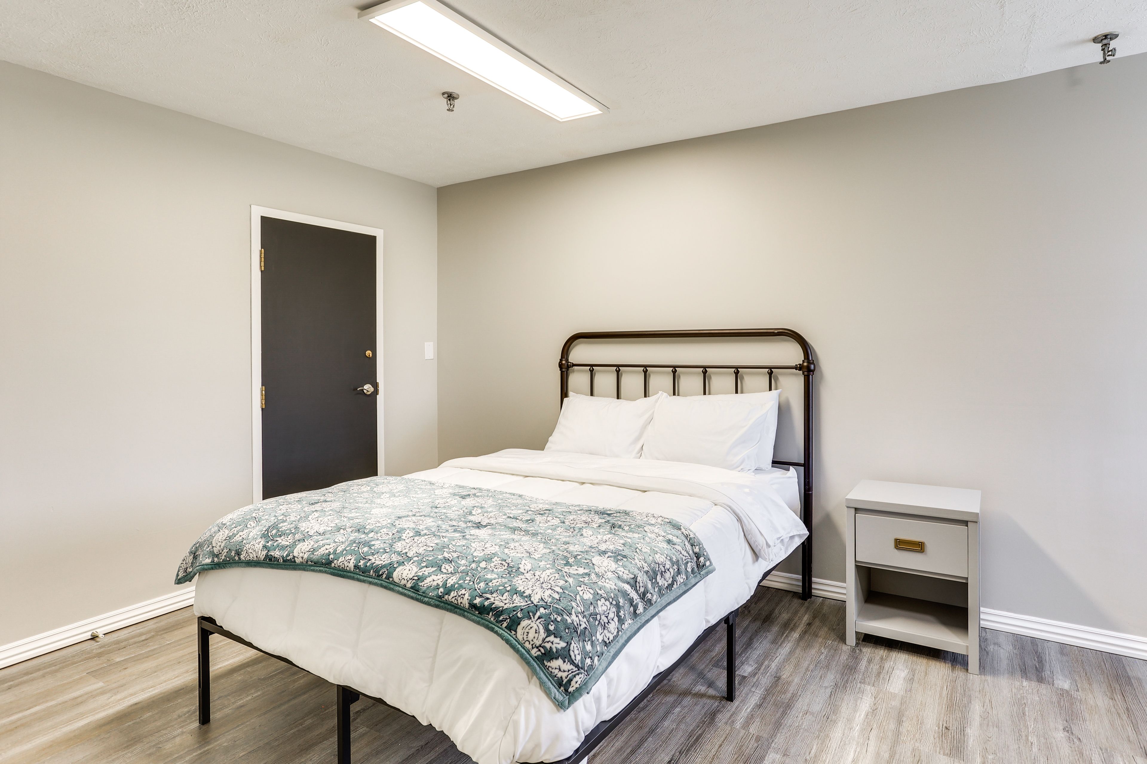 Bedroom 1 | Queen Bed | Flat-Screen TV