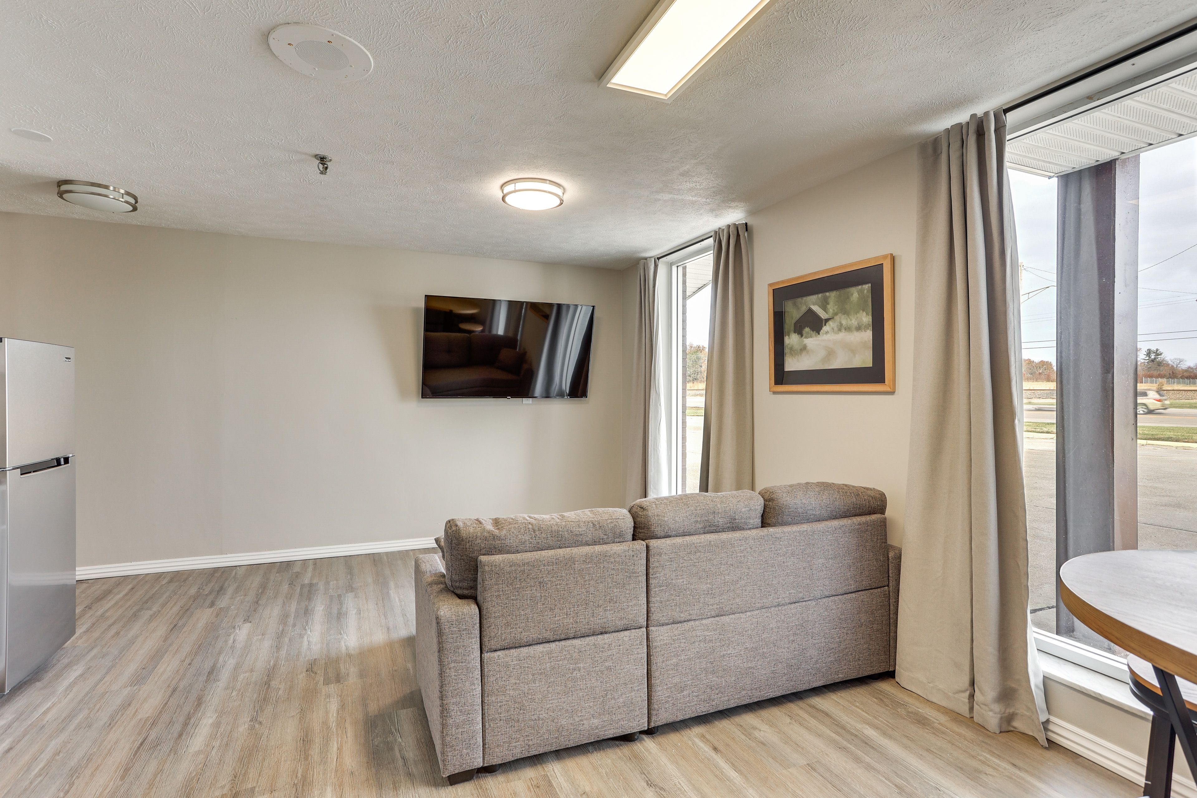 Living Area | Flat-Screen TV | Single-Story Unit