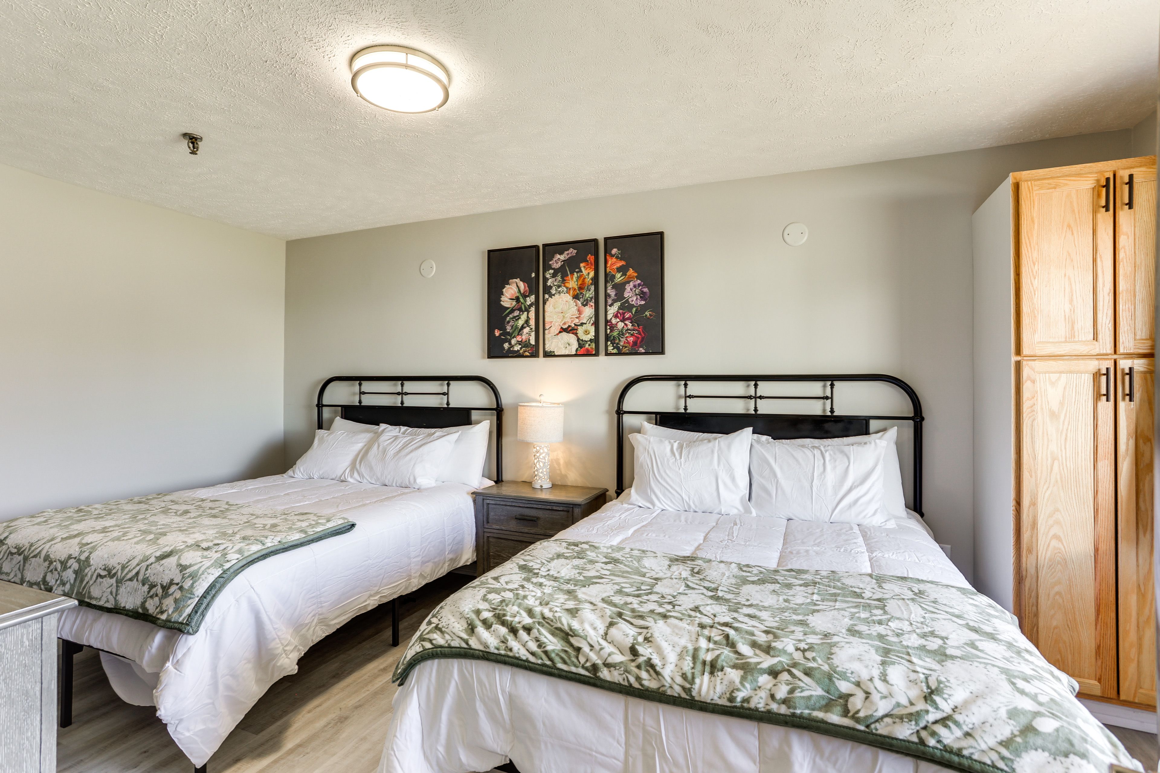 Bedroom | 2 Queen Beds