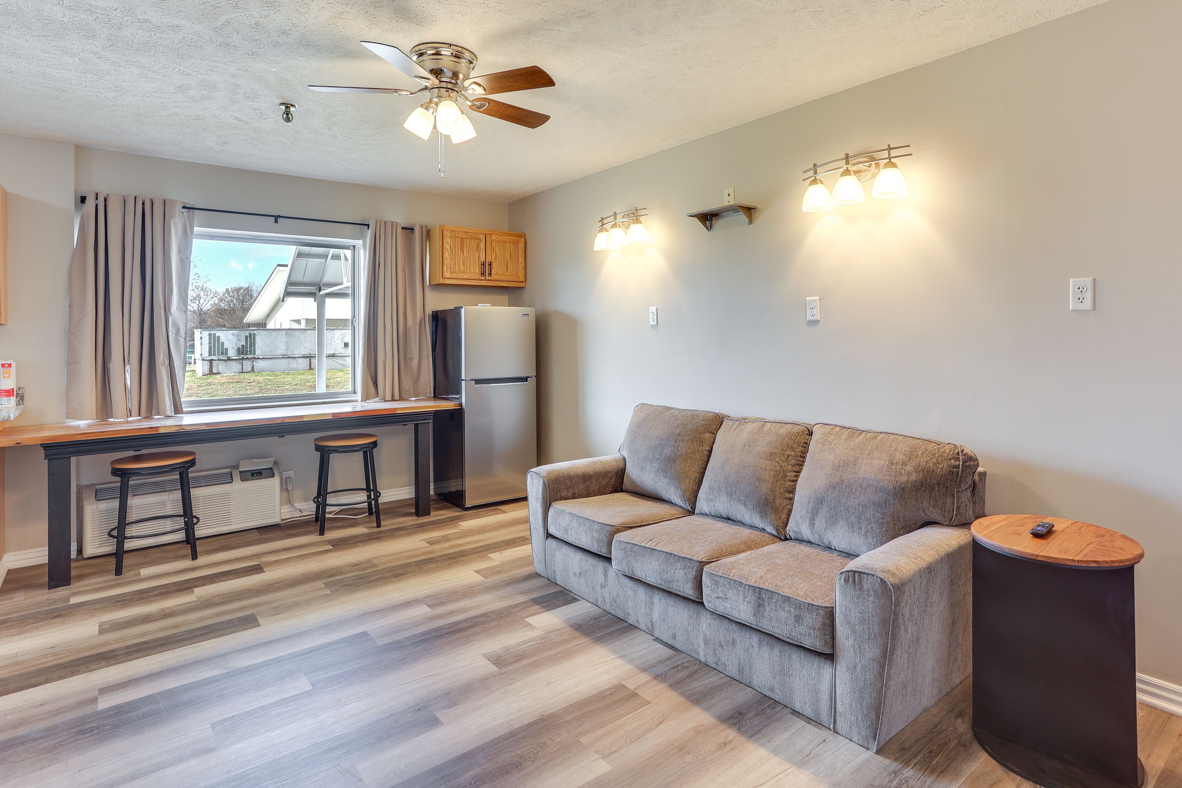 Oakland City Vacation Rental | 1BR | 1BA | Step-Free Access | 600 Sq Ft