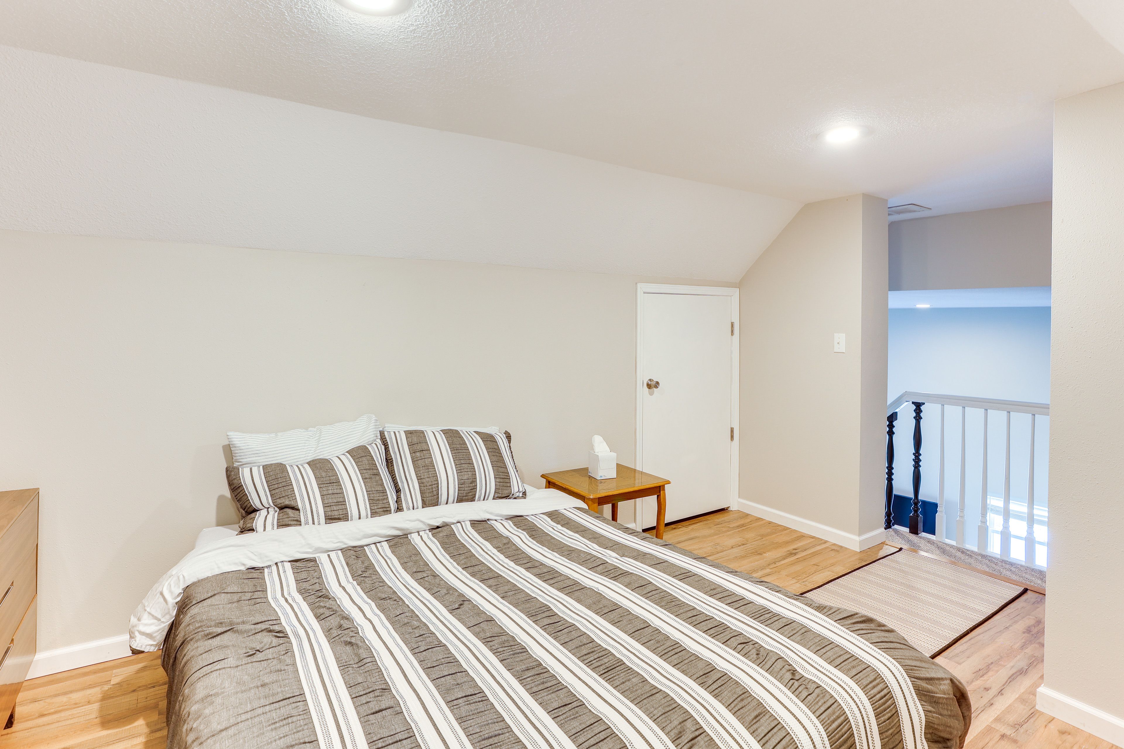 Loft | King Bed | 2nd Floor