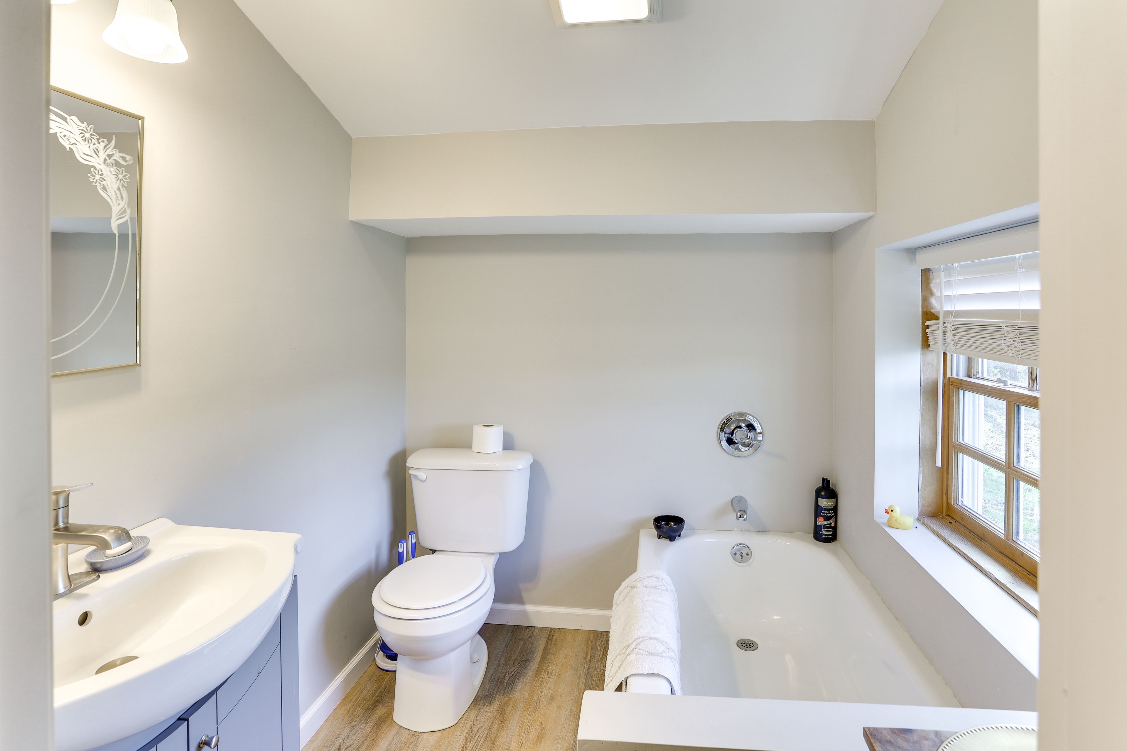 Bathroom | 2nd Floor