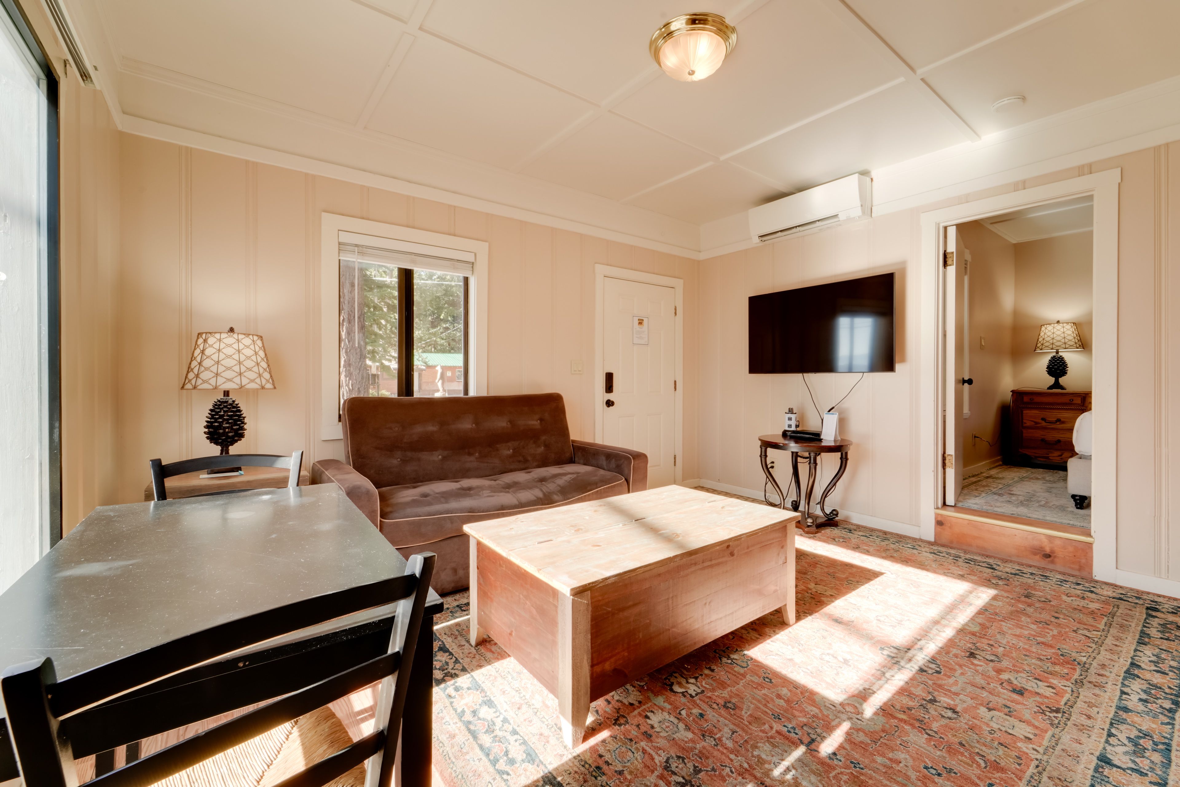Living Room | Smart TV | Free WiFi
