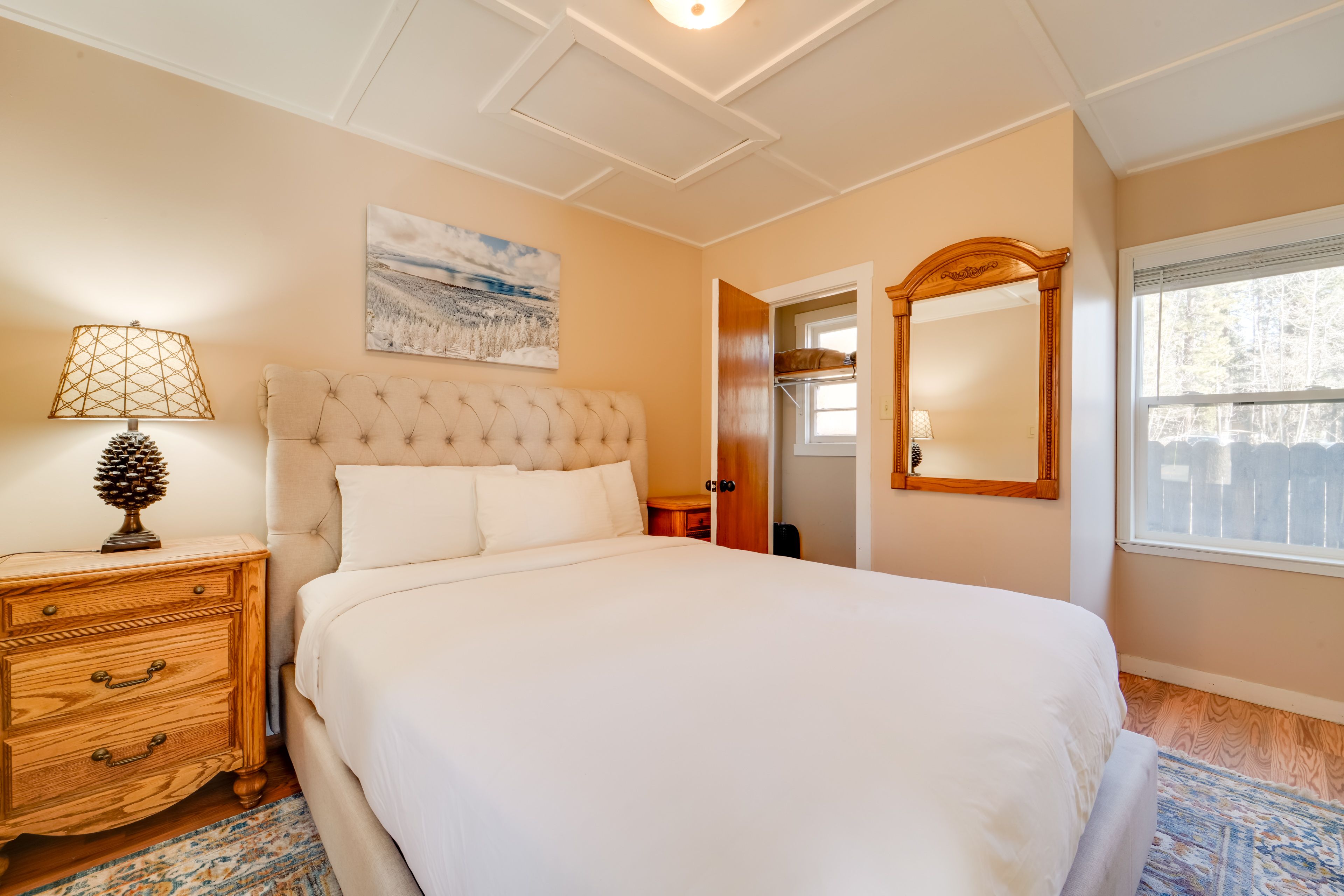 Bedroom | Queen Bed