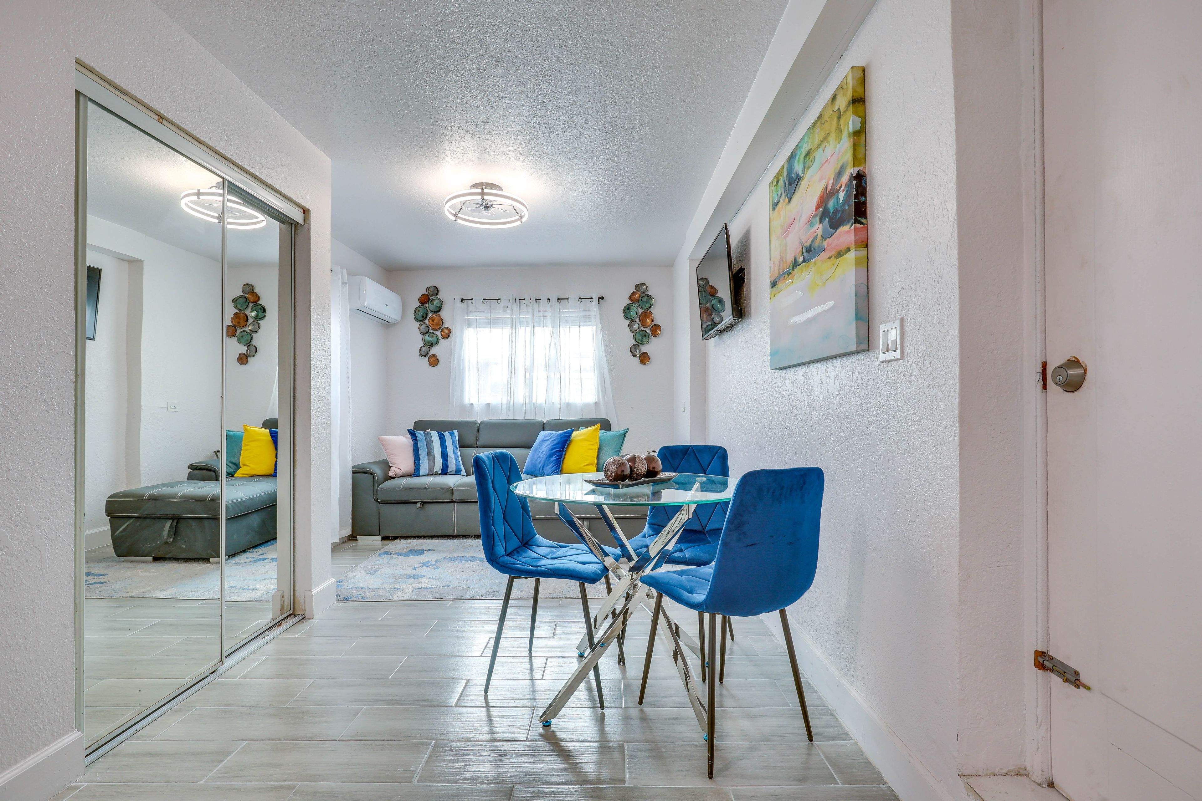 Studio | Queen Sleeper Sofa | Smart TV | Free WiFi