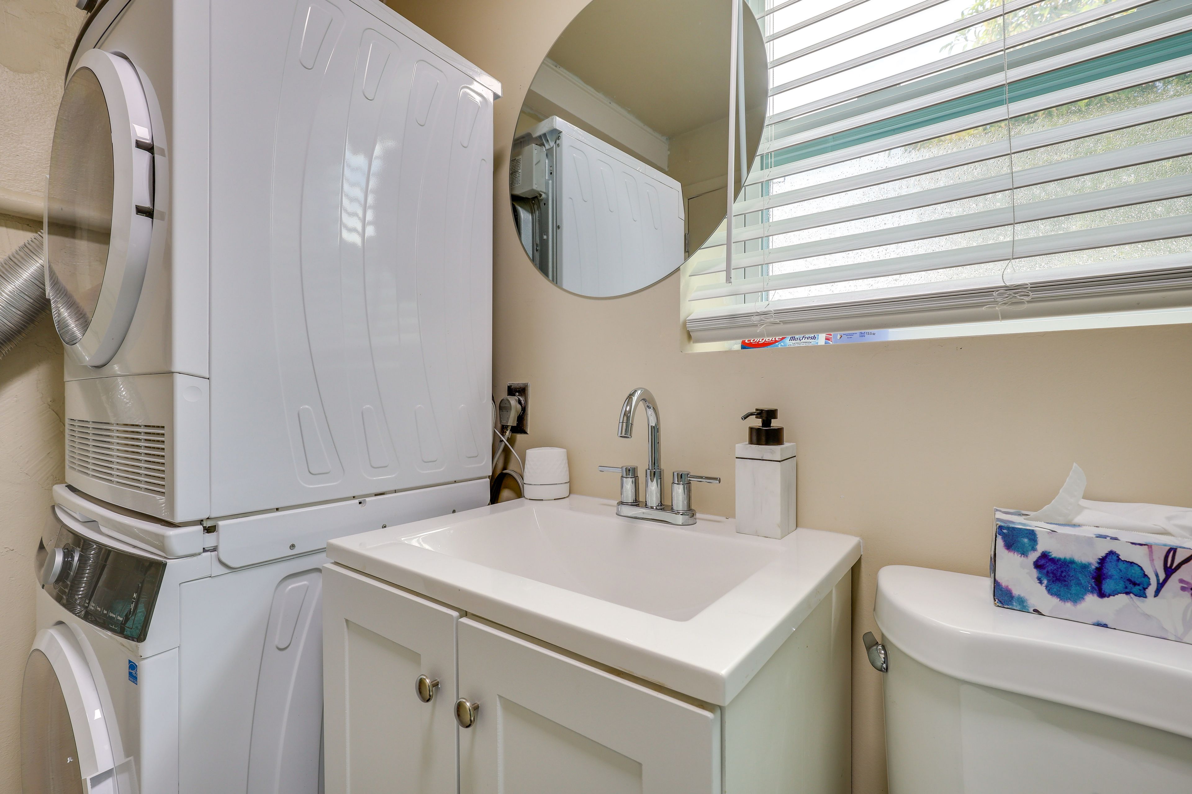 Full Bathroom | Towels Provided | In-Unit Laundry