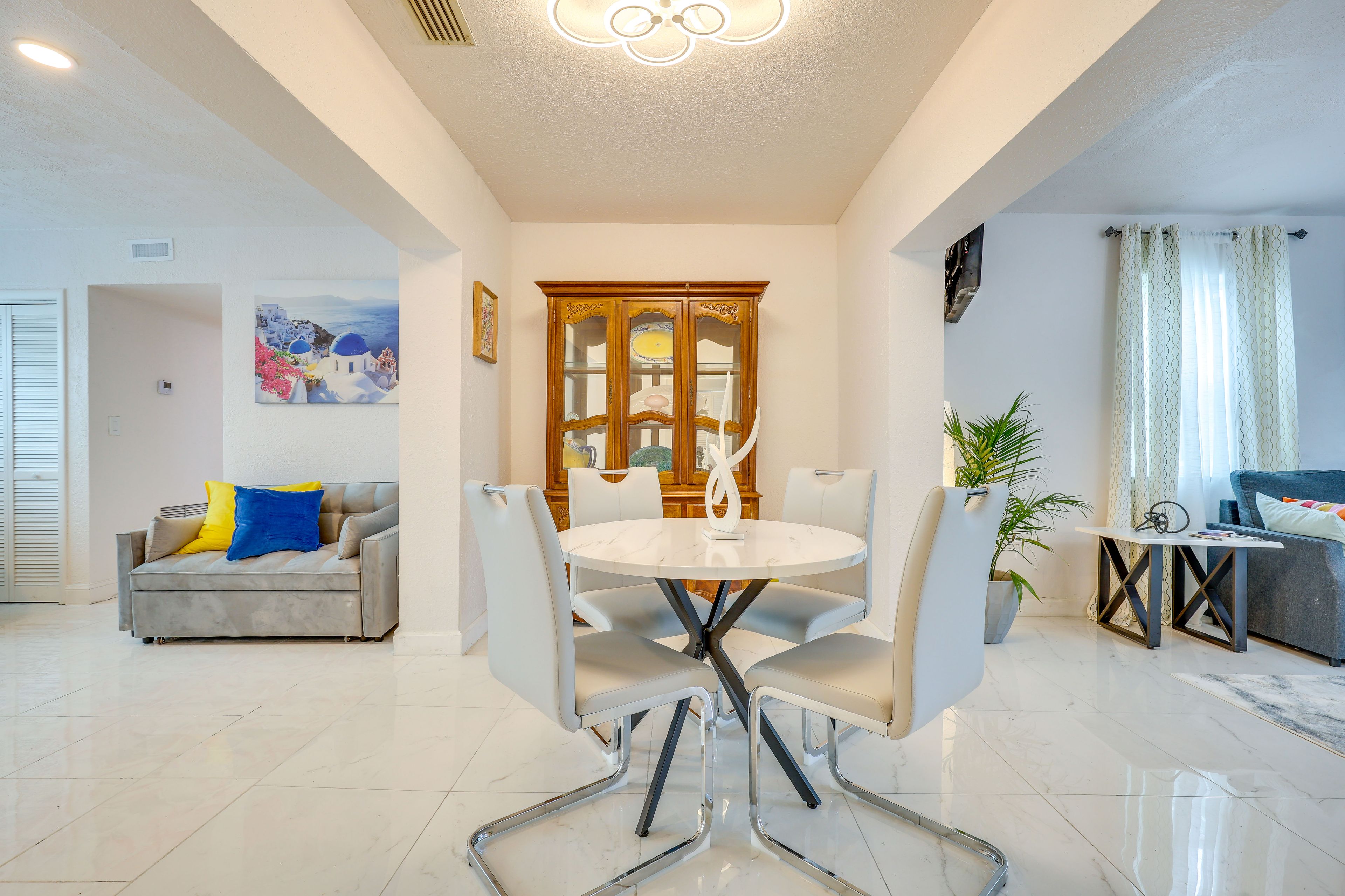 Dining Area | Dishware/Flatware