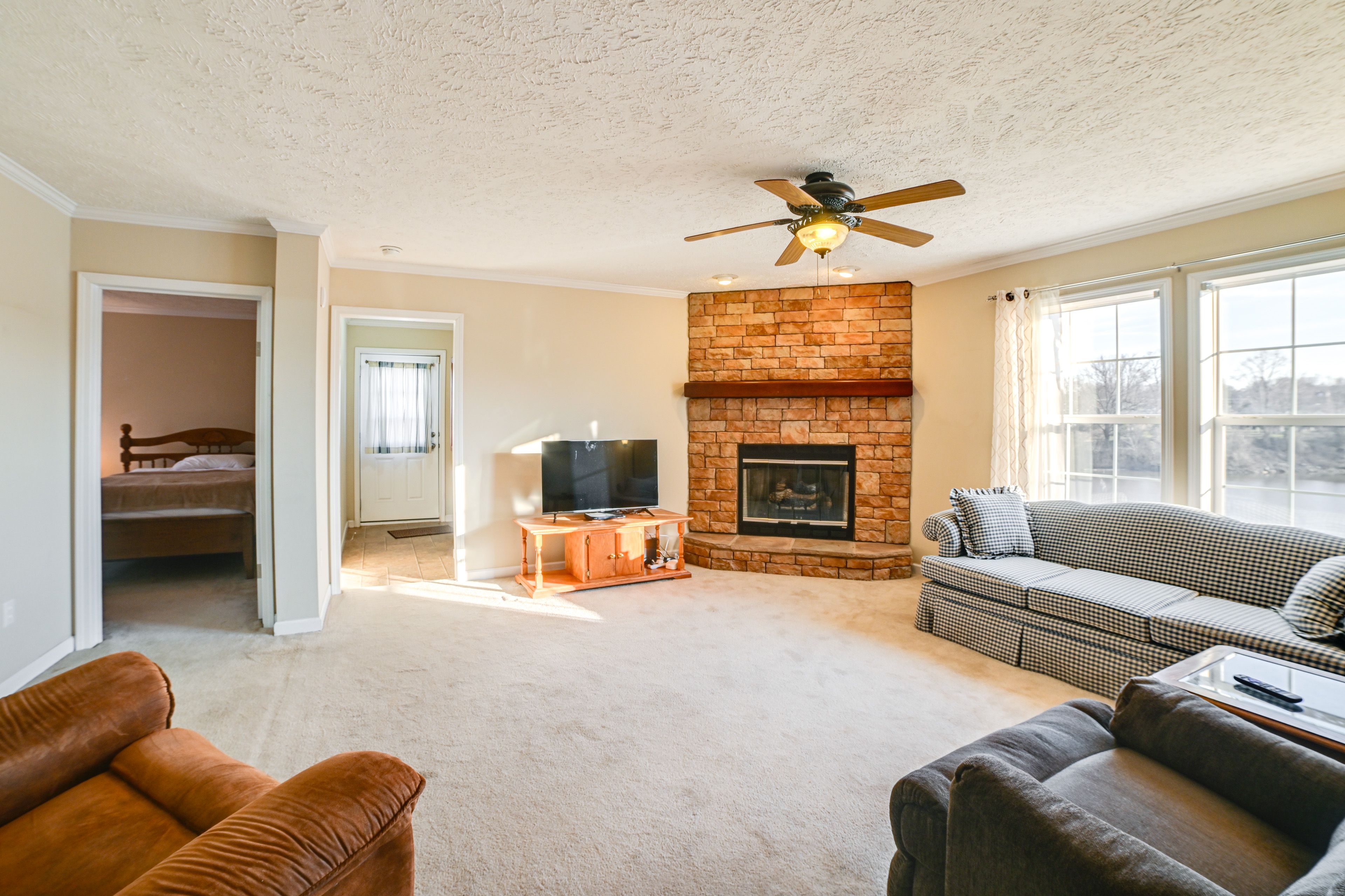 Living Room | Single-Story Home | Central A/C & Heating
