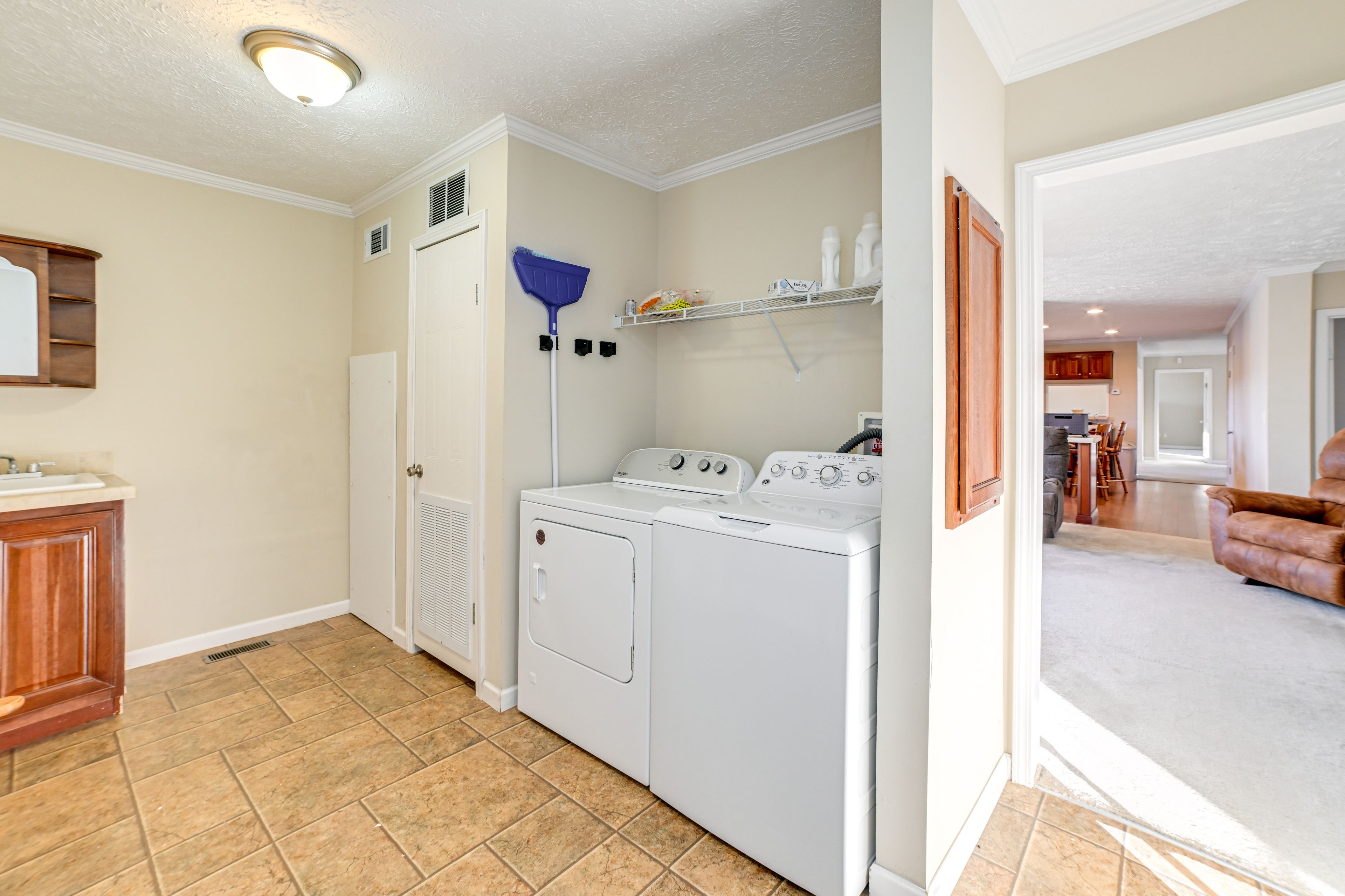 Laundry Room | Washer & Dryer