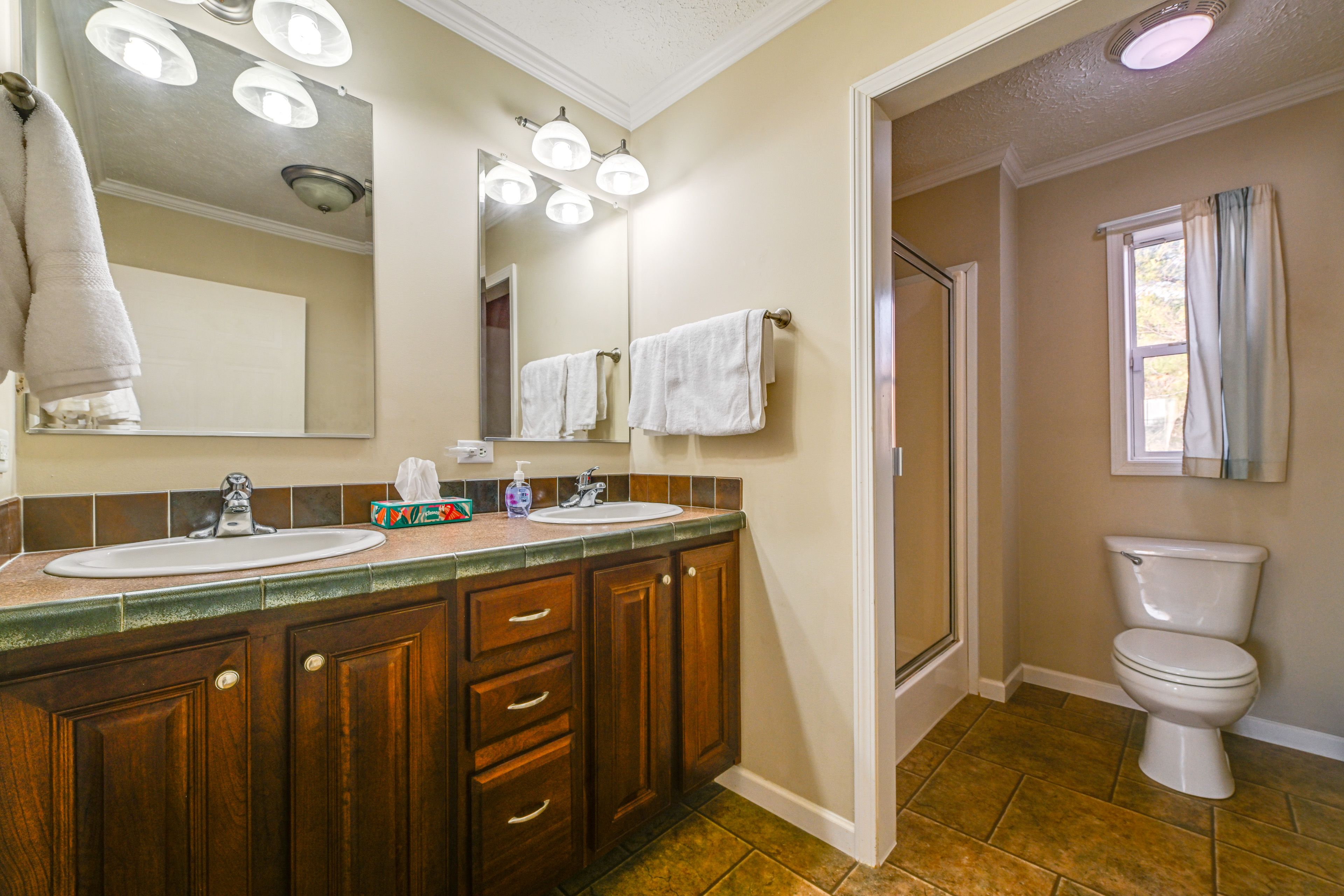 Full Bathroom | Towels Provided