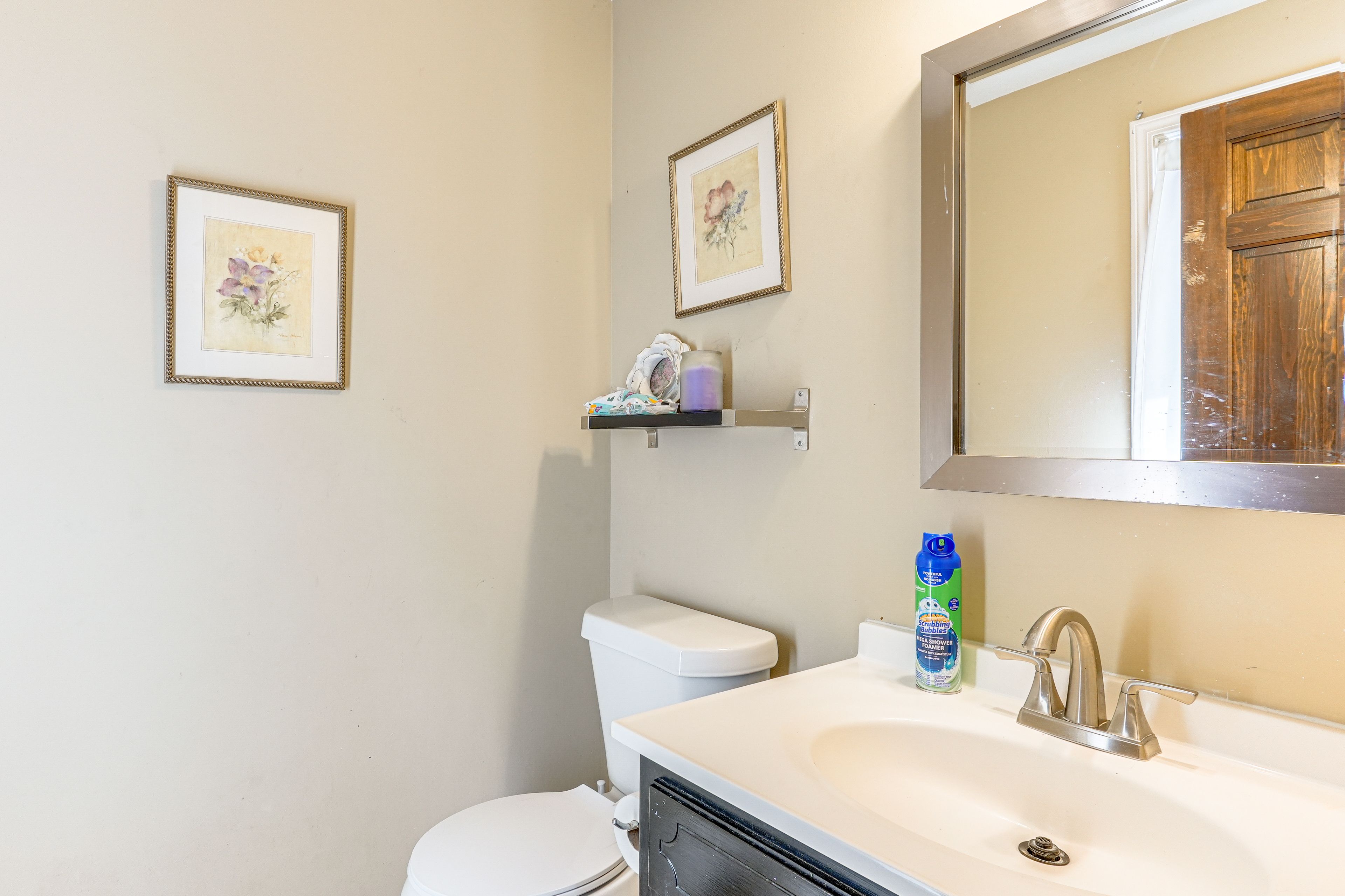 Half Bathroom | 1st Floor