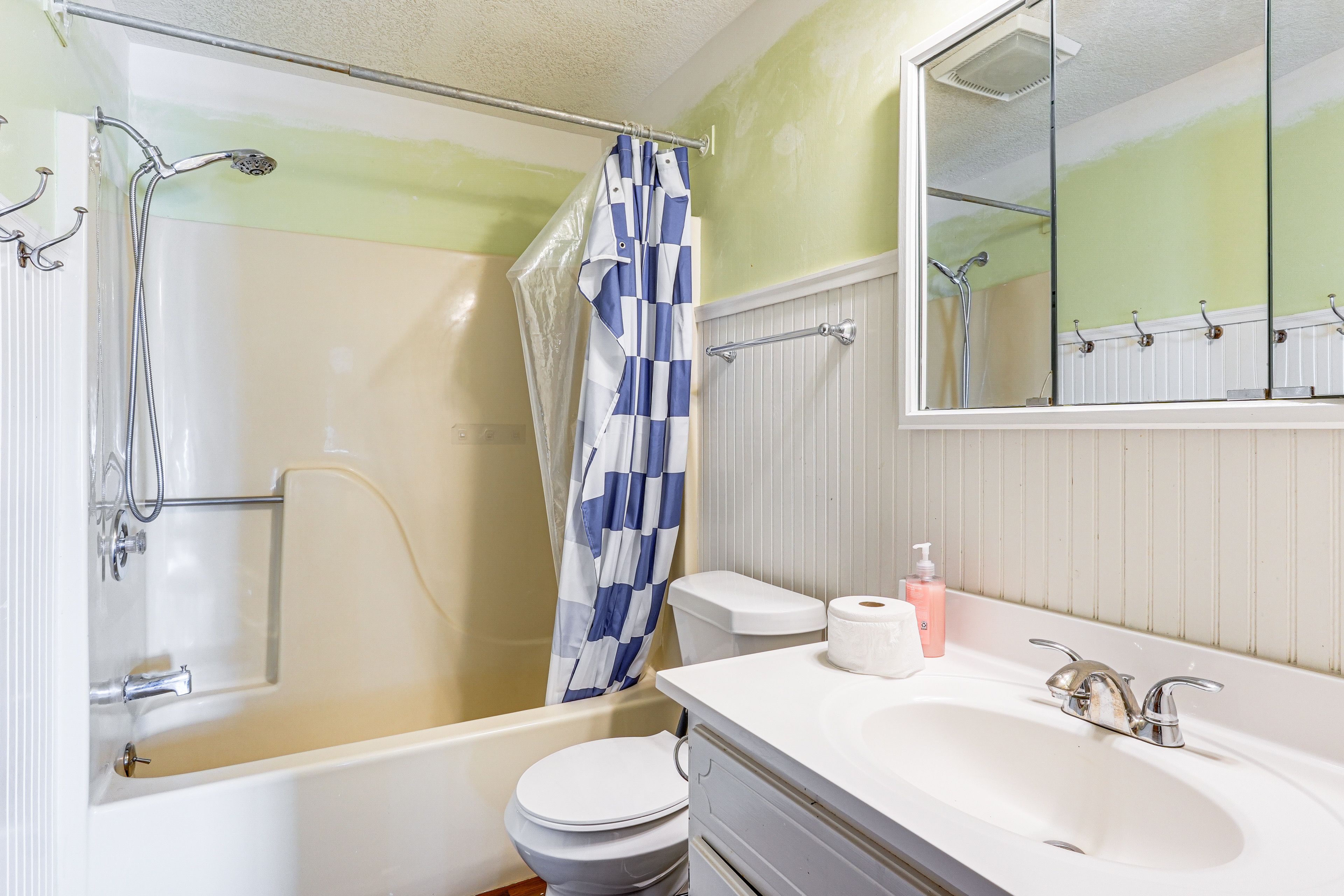 Full Bathroom | 2nd Floor