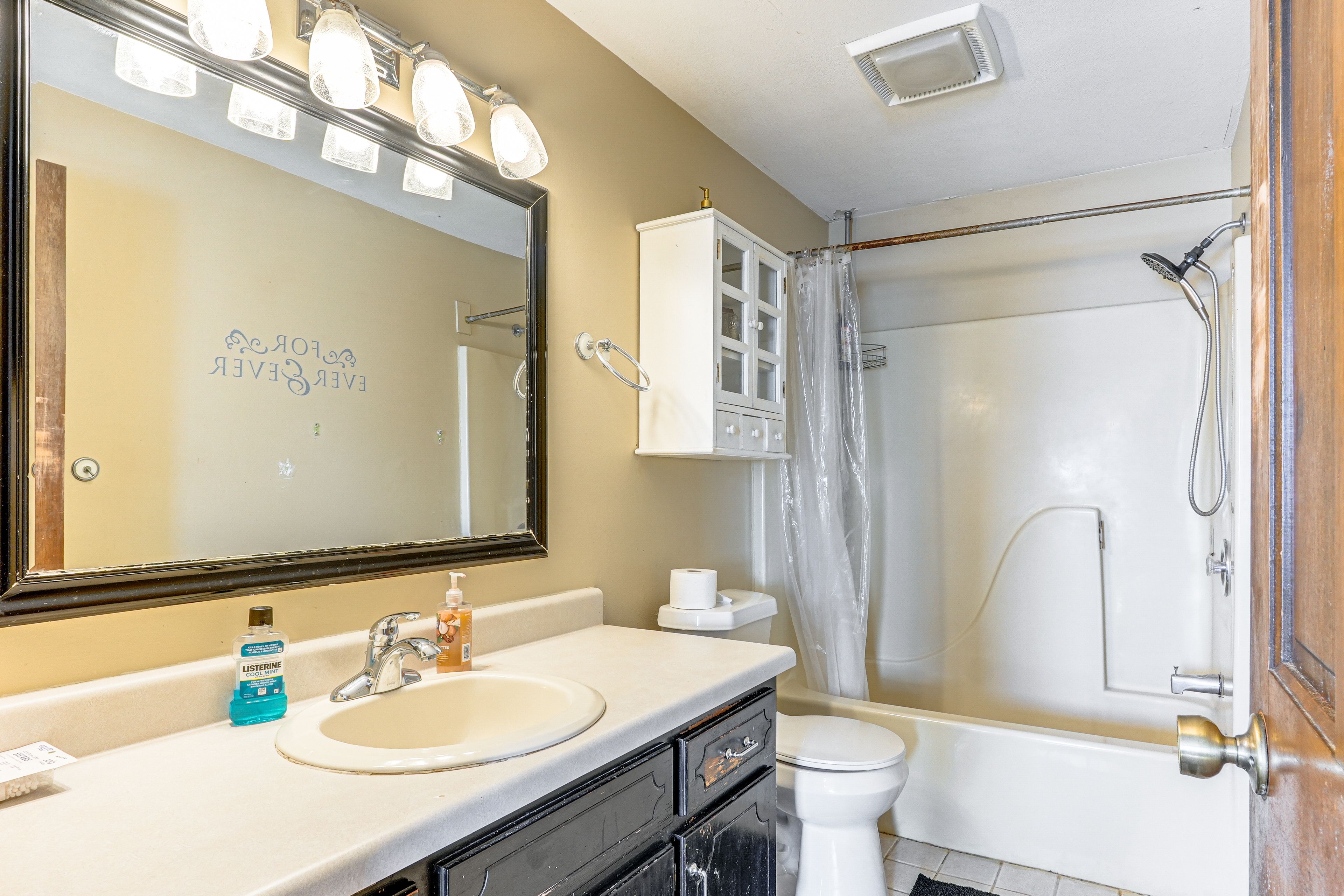 En-Suite Bathroom | 2nd Floor | Towels Provided