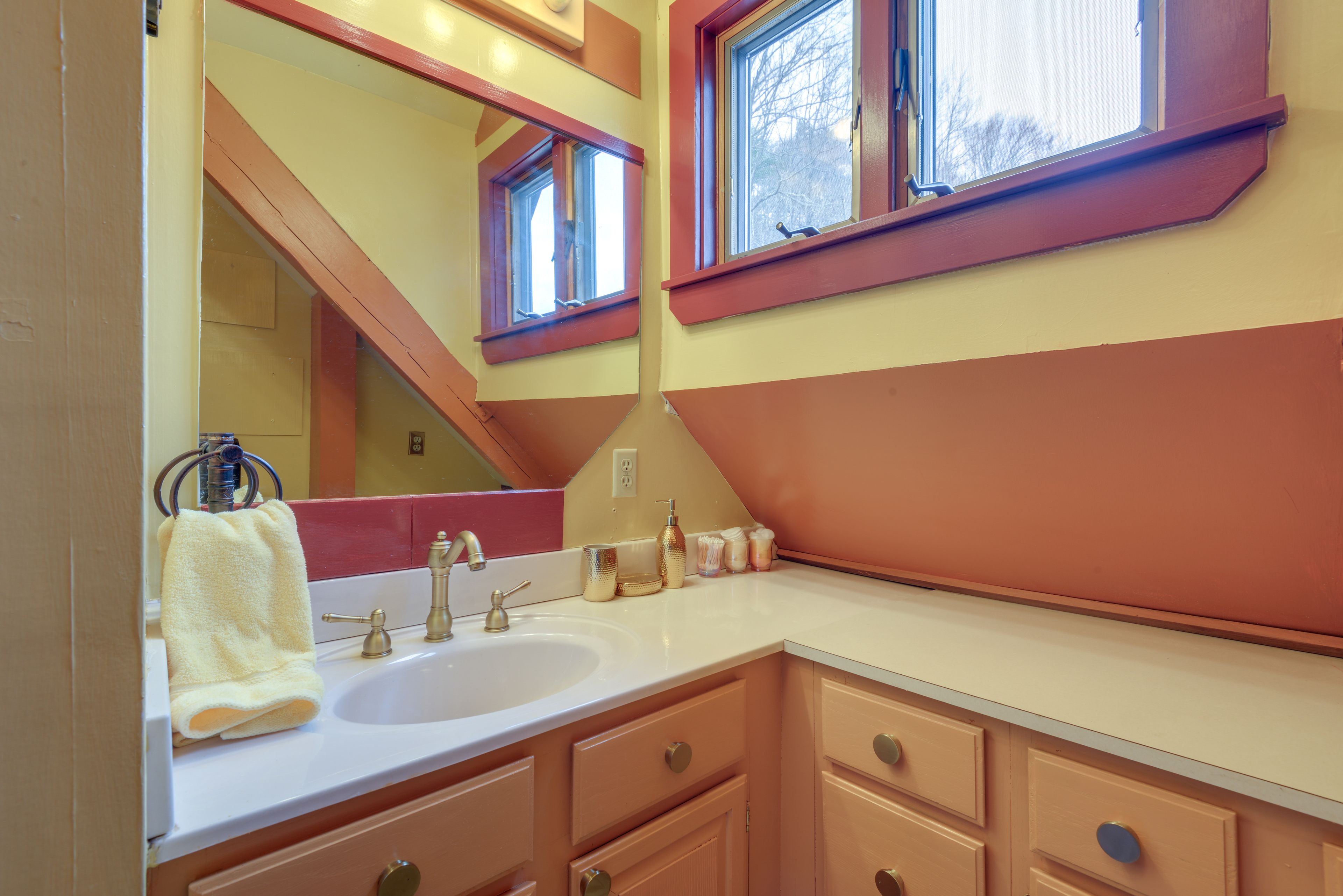 Full Bathroom | 2nd Floor