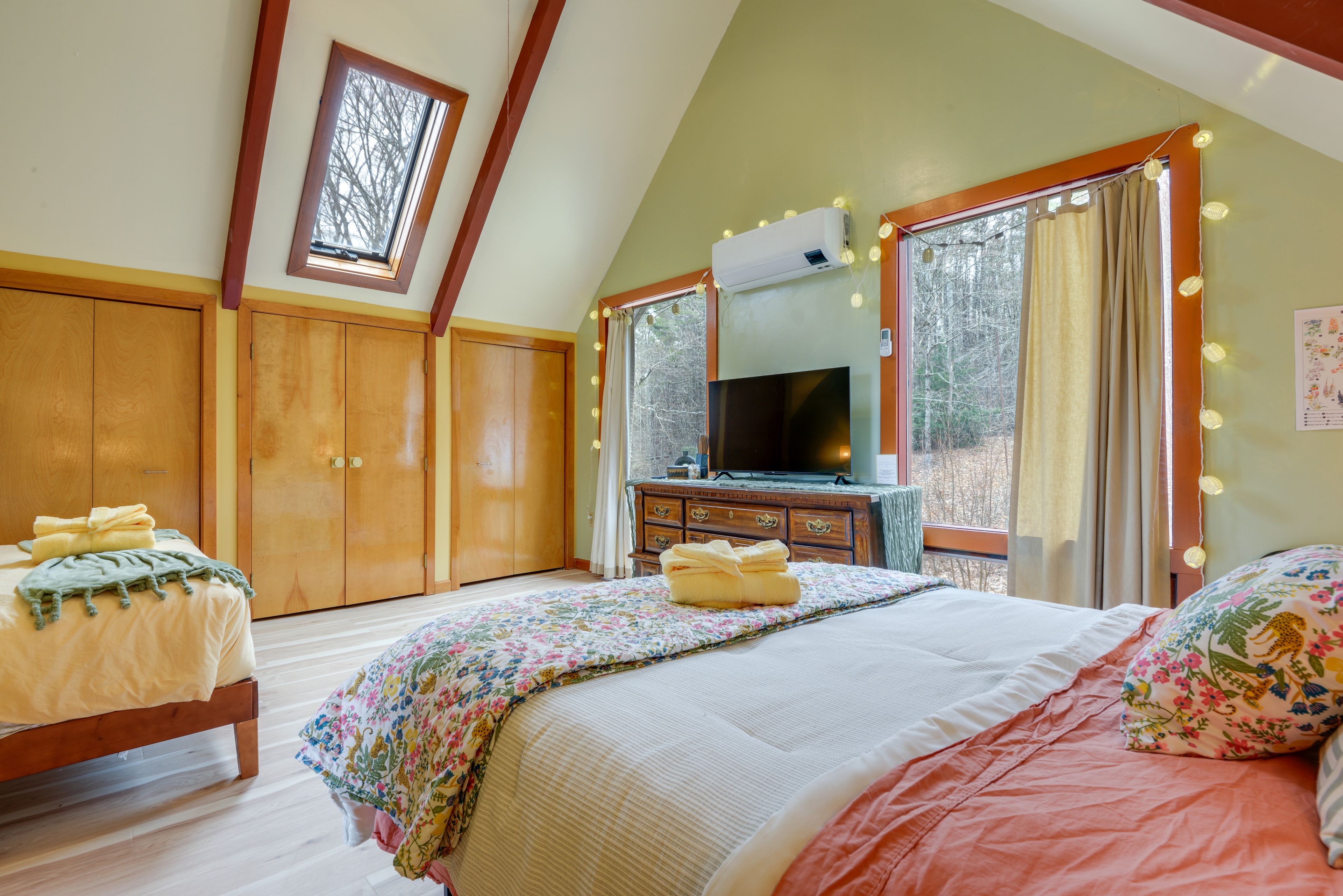 Bedroom 2 | 2 Queen Beds | 2nd Floor | Hangers