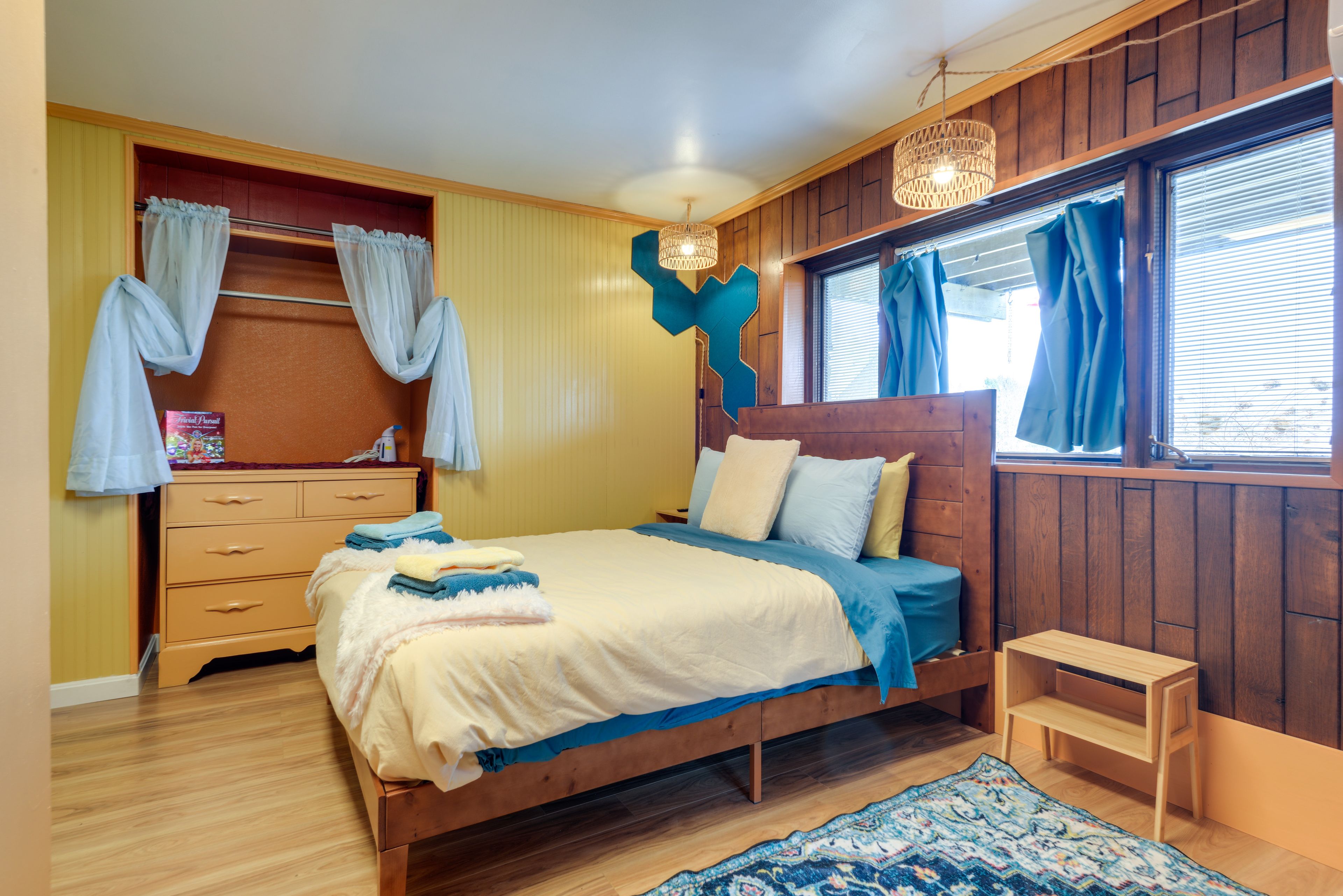 Bedroom | Queen Bed | Linens Provided | En-Suite Bathroom