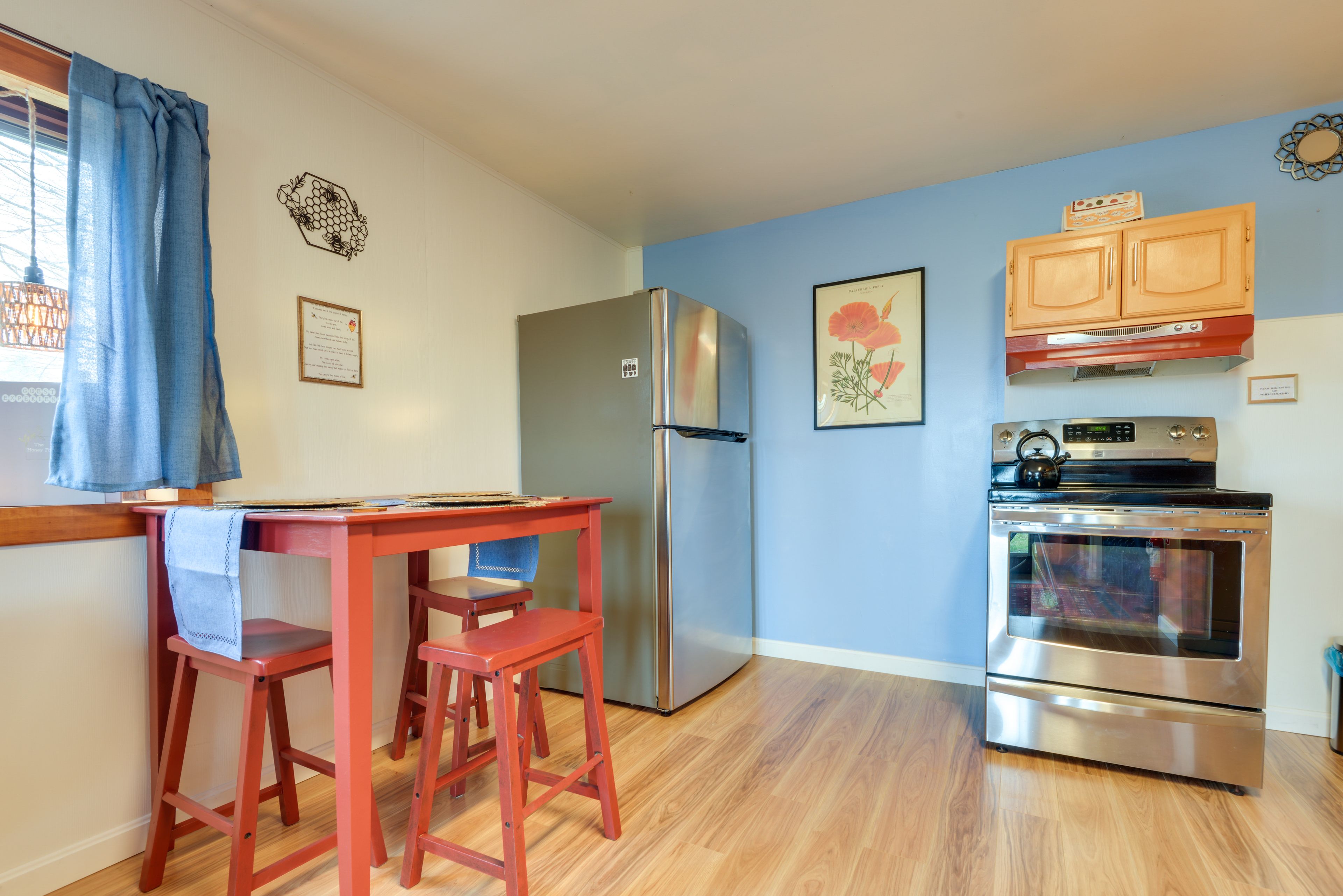 Dining Area | Dishware/Flatware | Trash Bags/Paper Towels