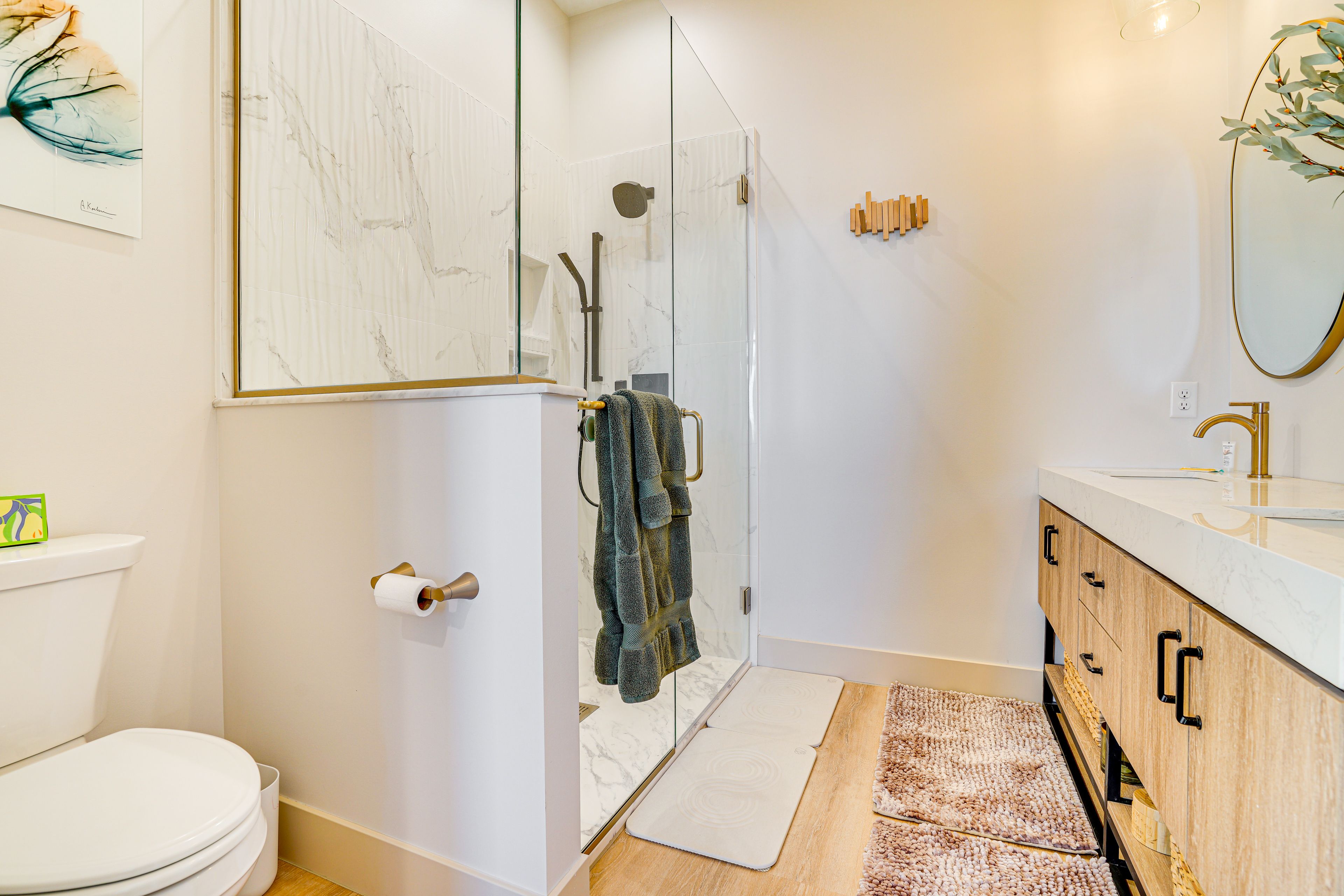 Full Bathroom | Complimentary Toiletries