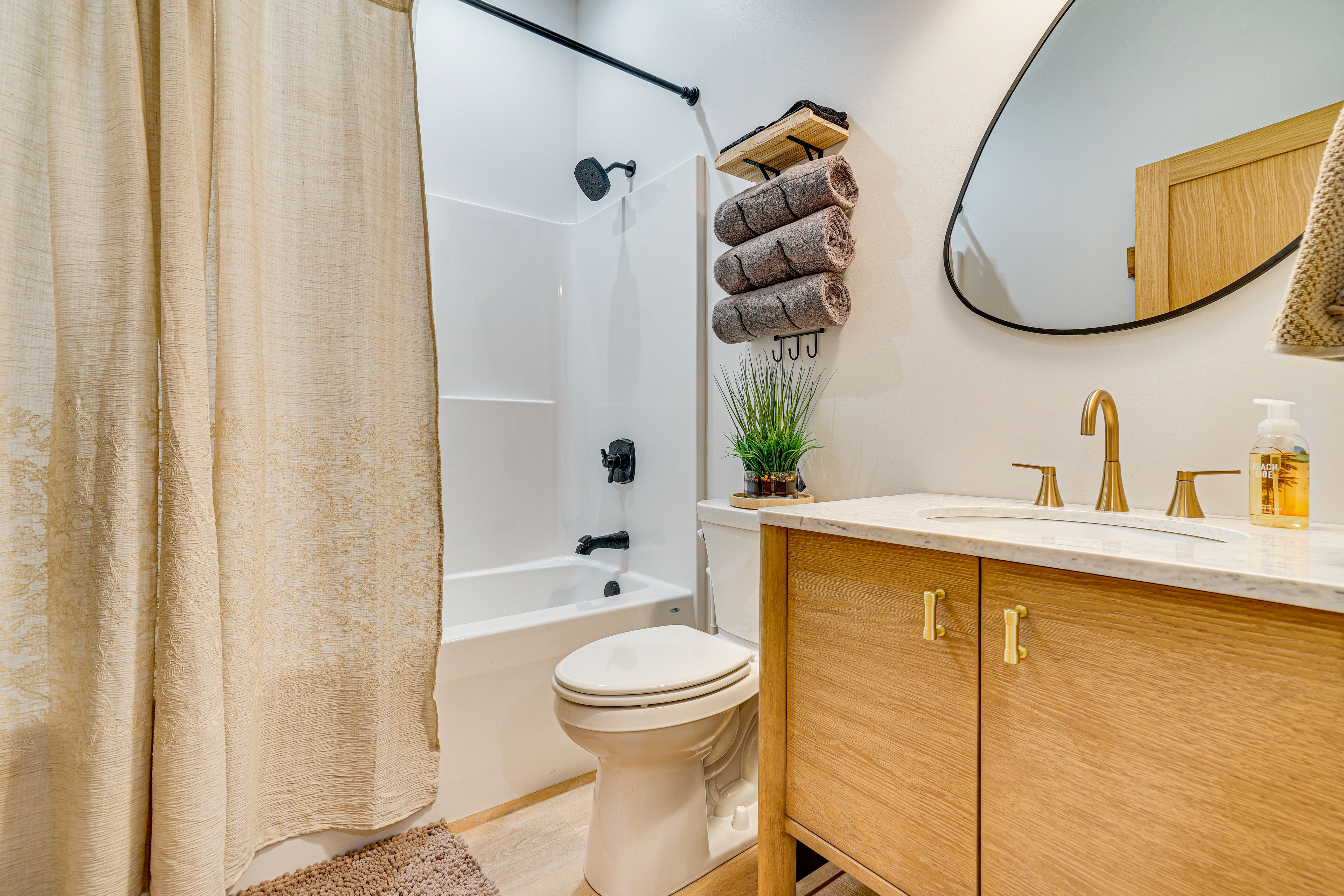 Full Bathroom