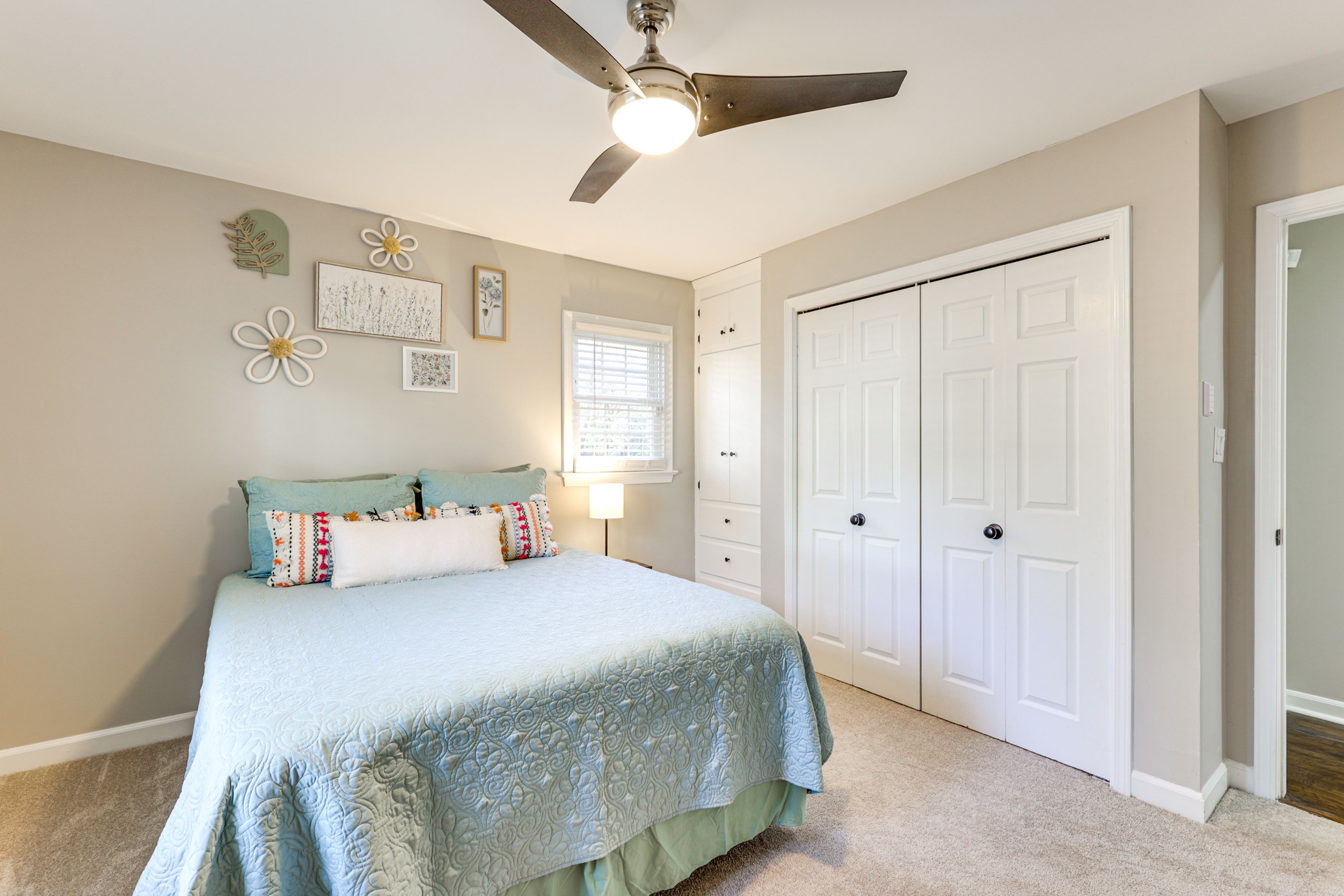 Bedroom 3 | Queen Bed