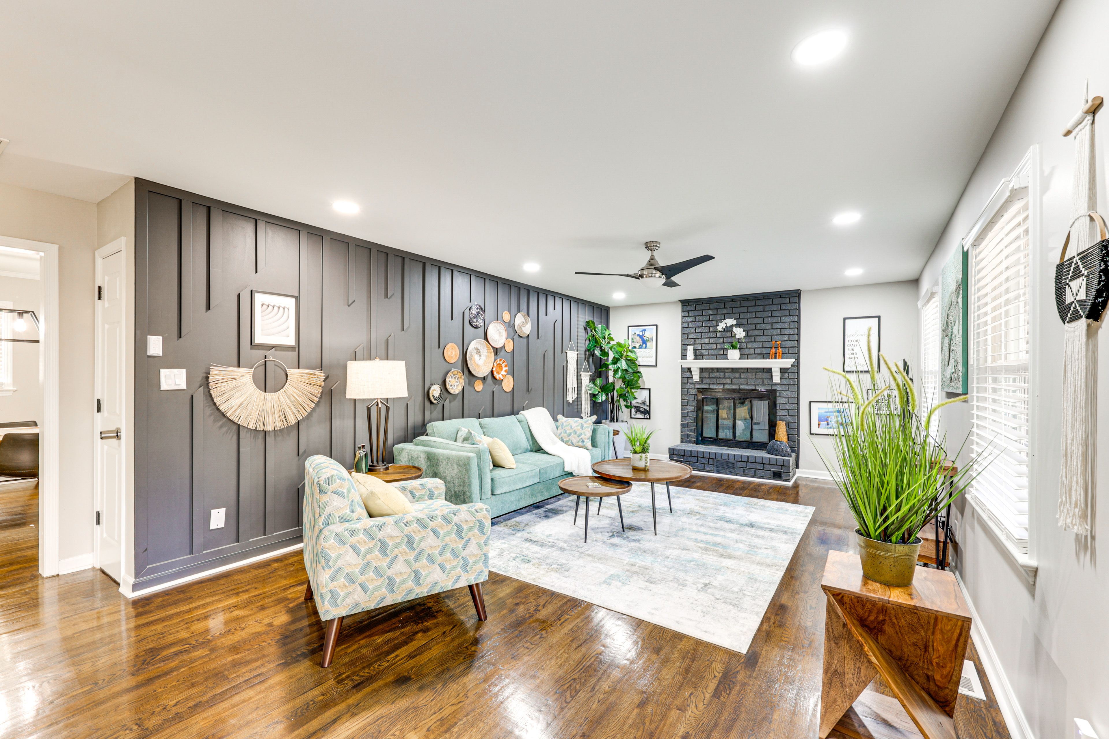 Living Room | Free WiFi | Smart TV | Gas Fireplace
