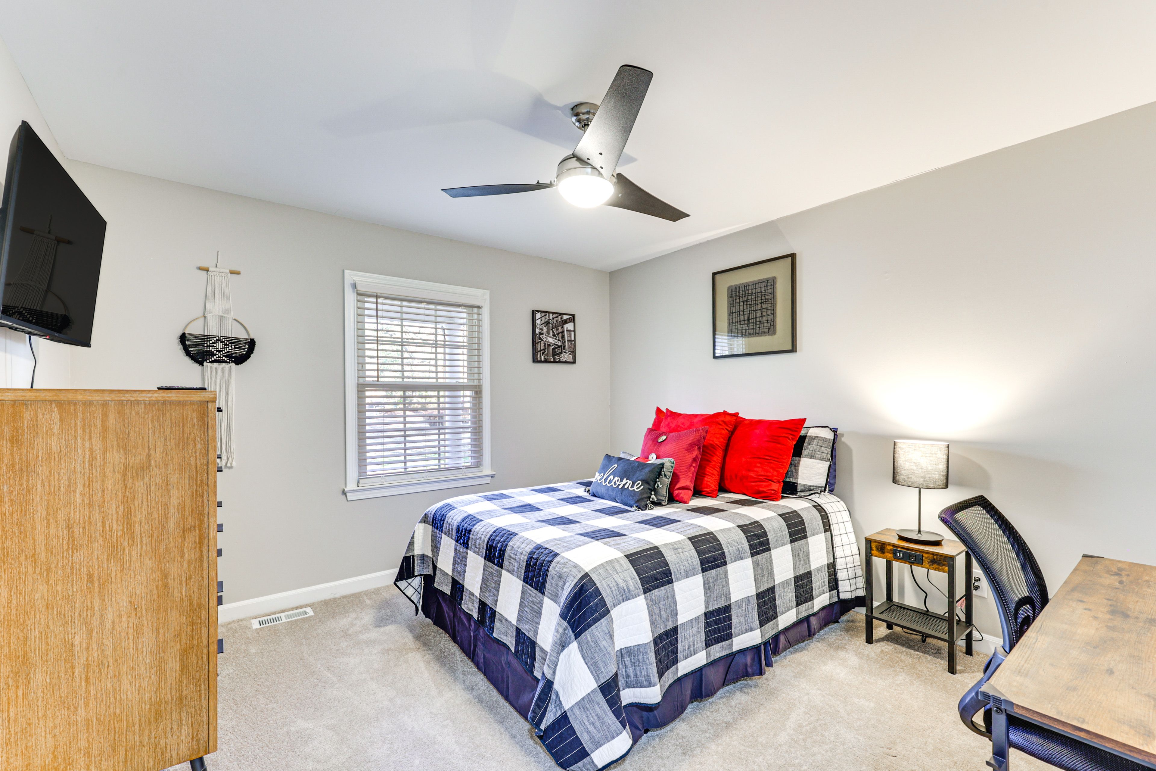Bedroom 2 | Queen Bed