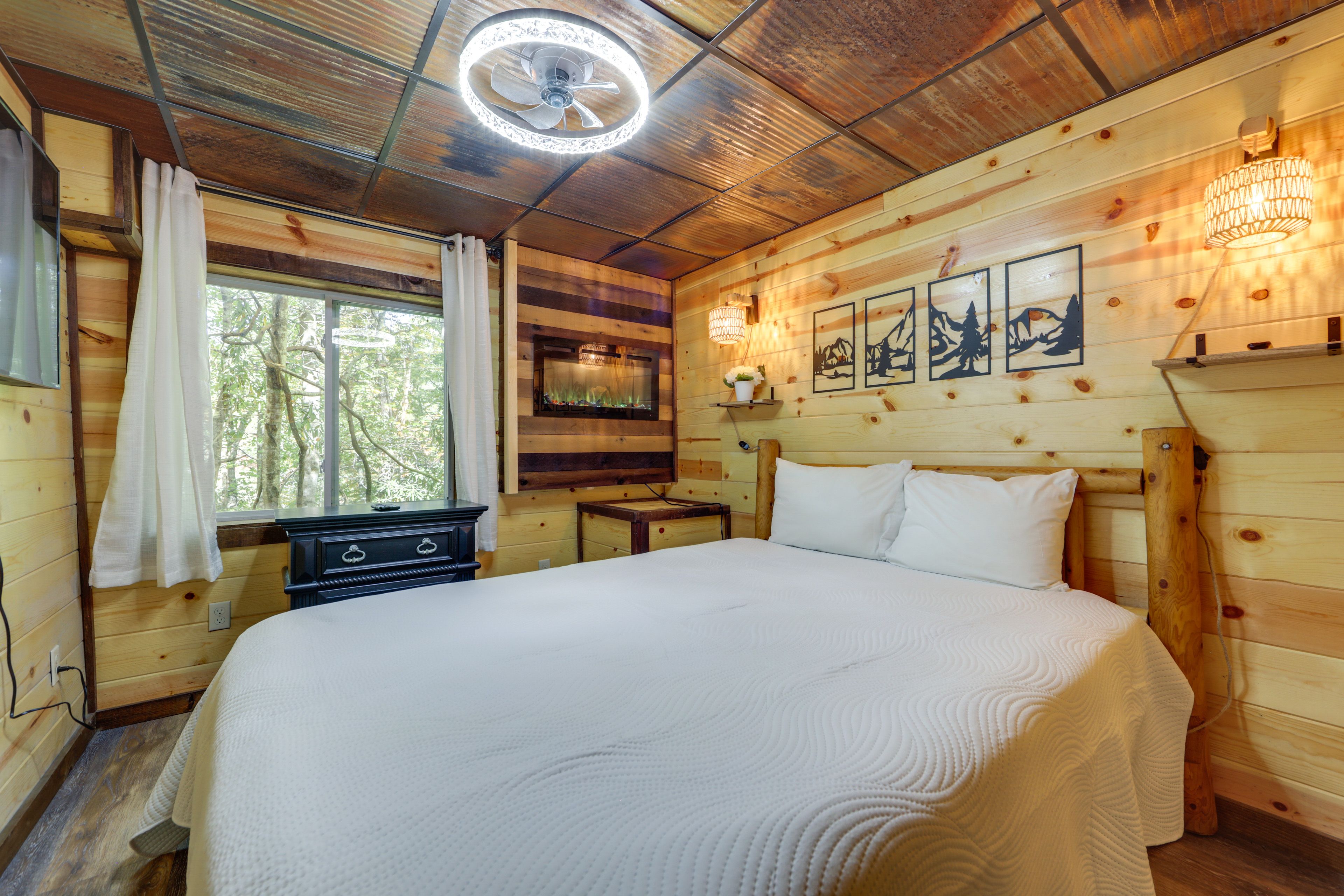 Bedroom 3 | Lower Level | Queen Bed | Smart TV w/ Cable