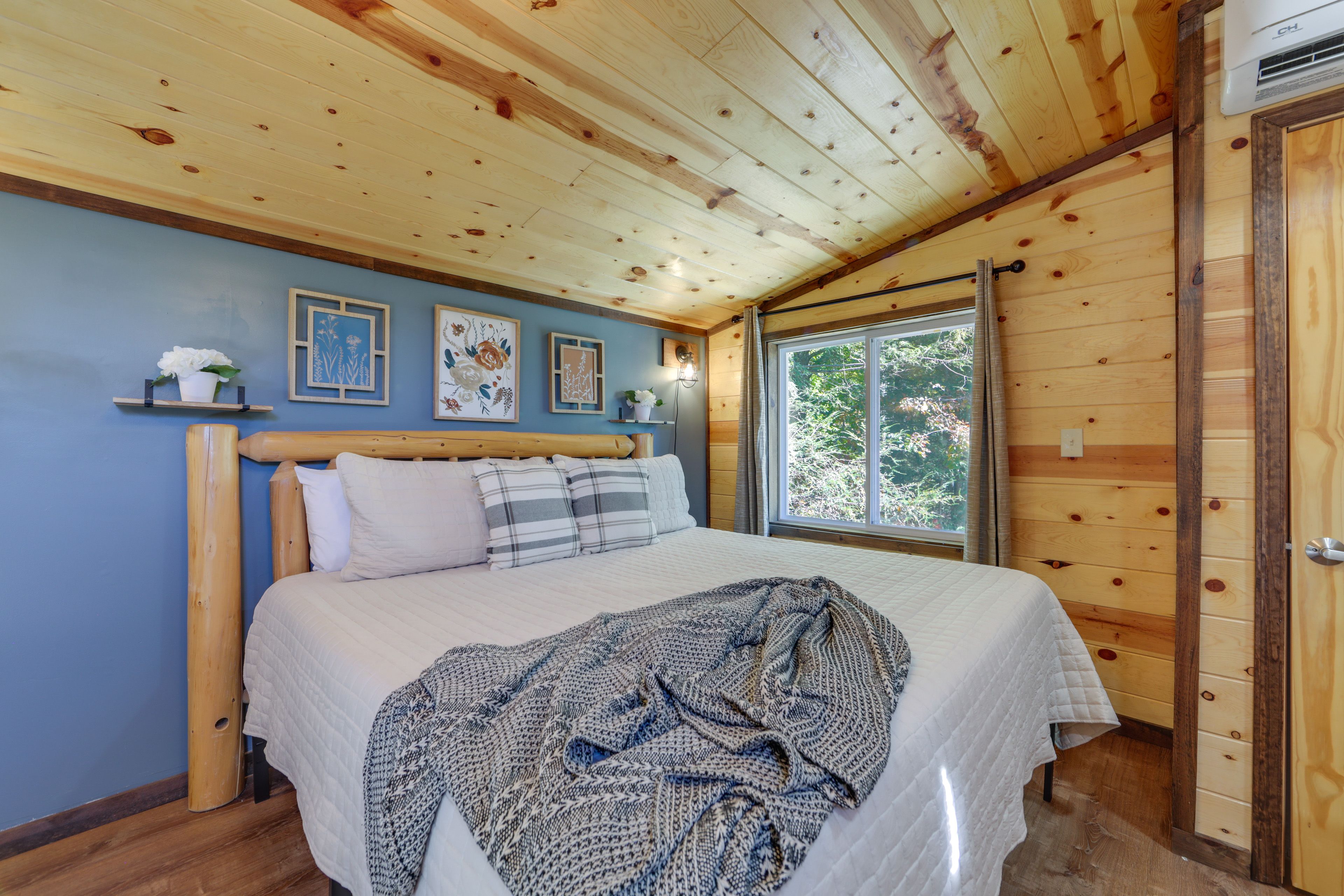 Bedroom 1 | Upper Level | King Bed | Twin Bunk Bed | Smart TV w/ Cable
