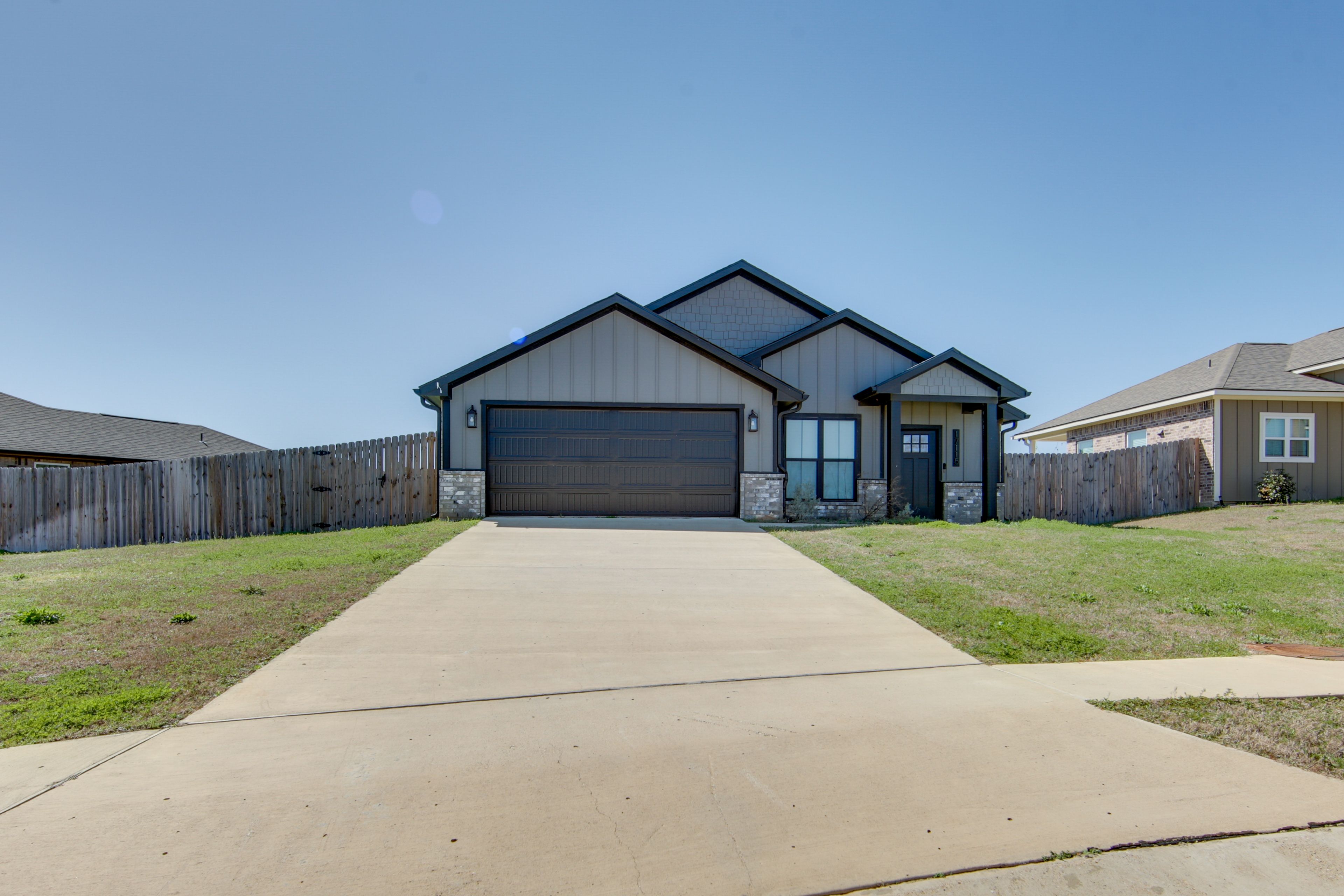 Home Exterior | Single-Story Home