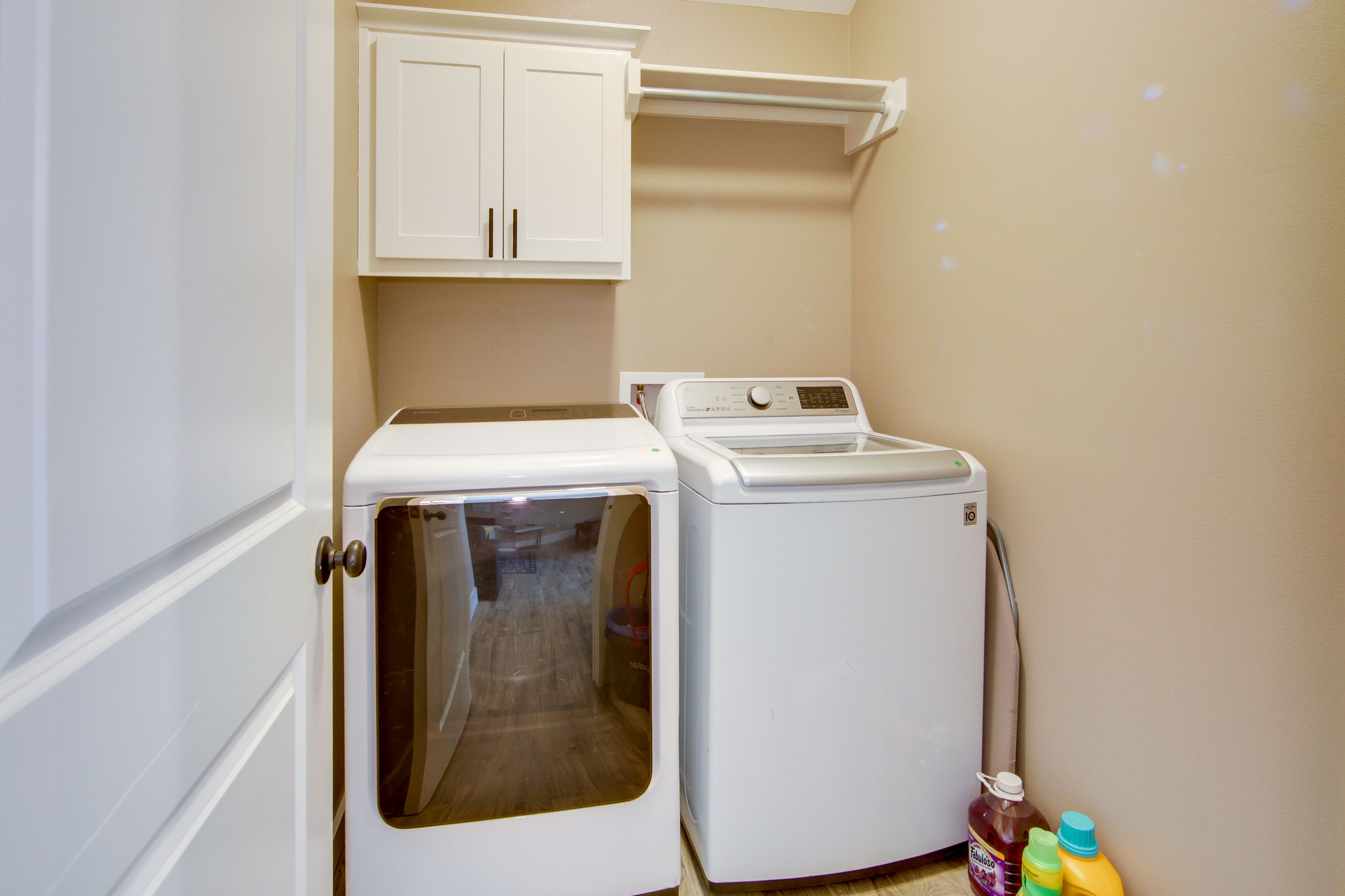 Laundry Room | Washer & Dryer
