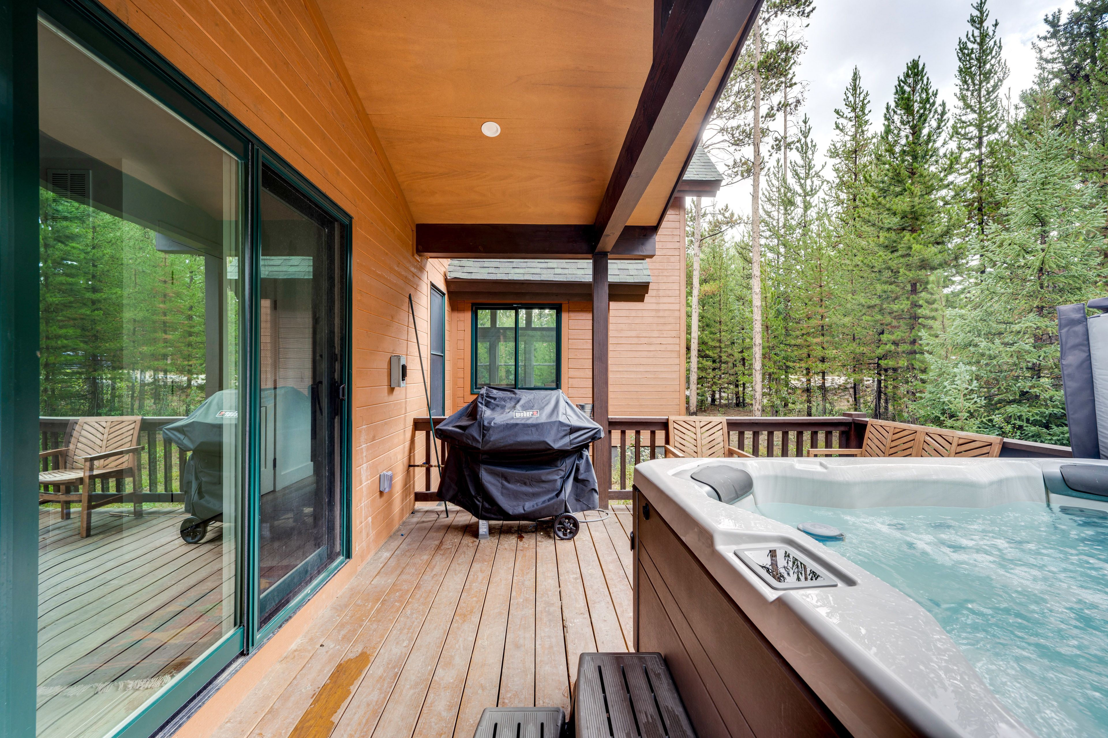 Deck | Hot Tub