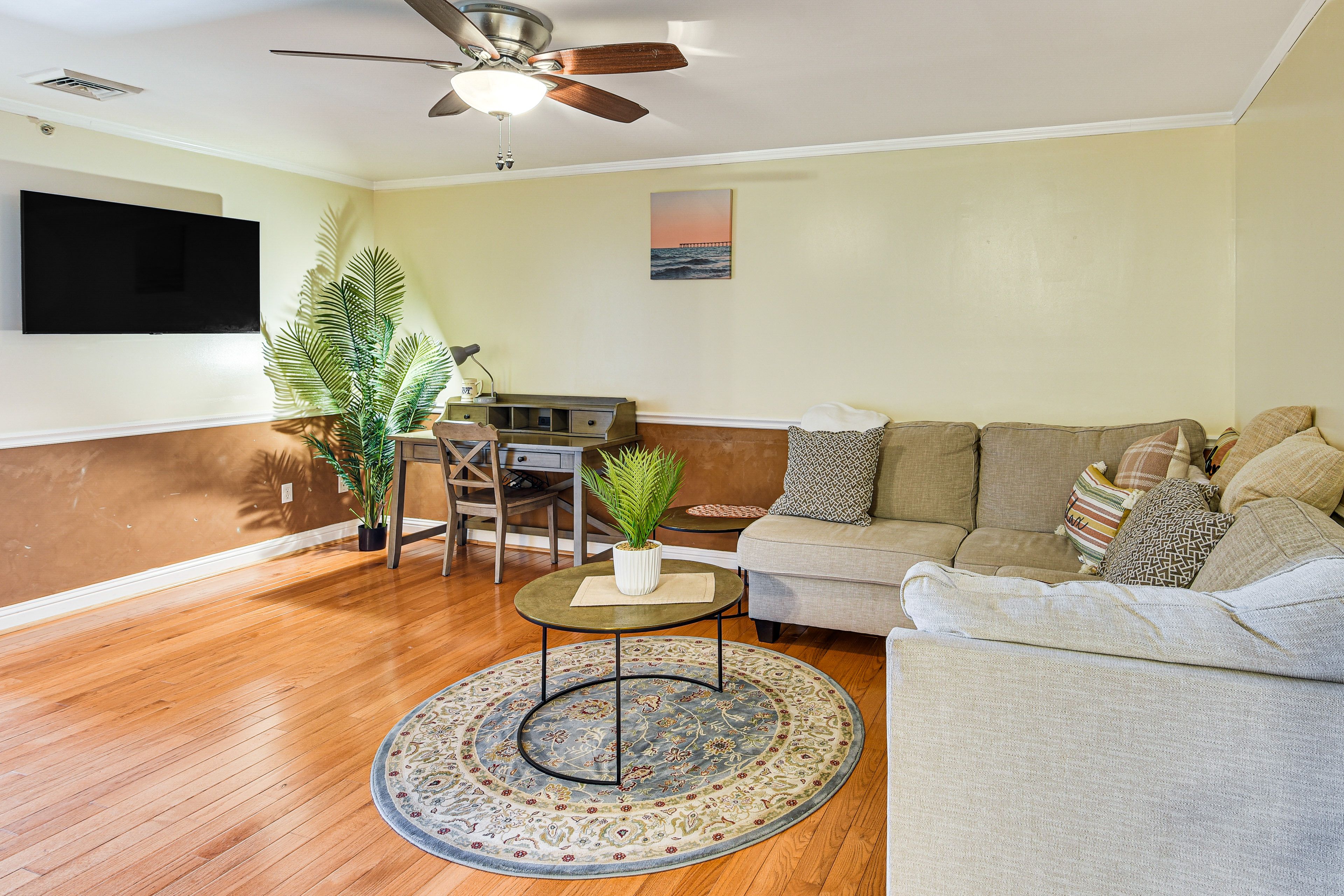 Living Room | Smart TV | Remote Workspace | Free WiFi