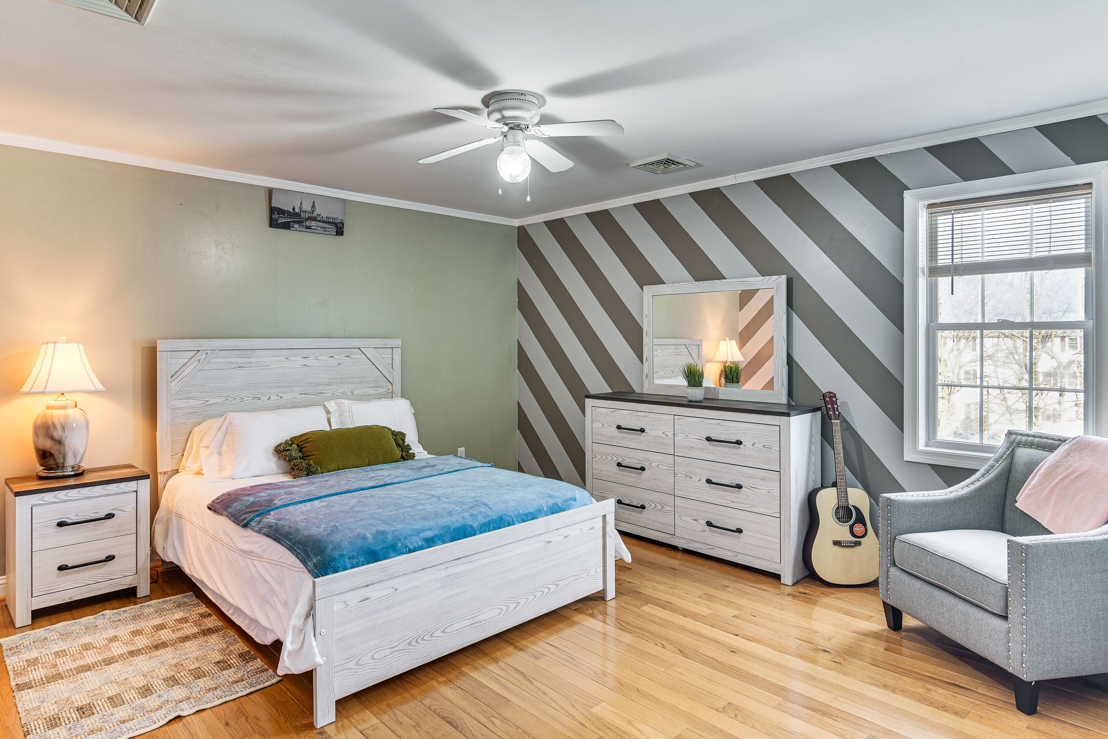 Bedroom 2 | Queen Bed