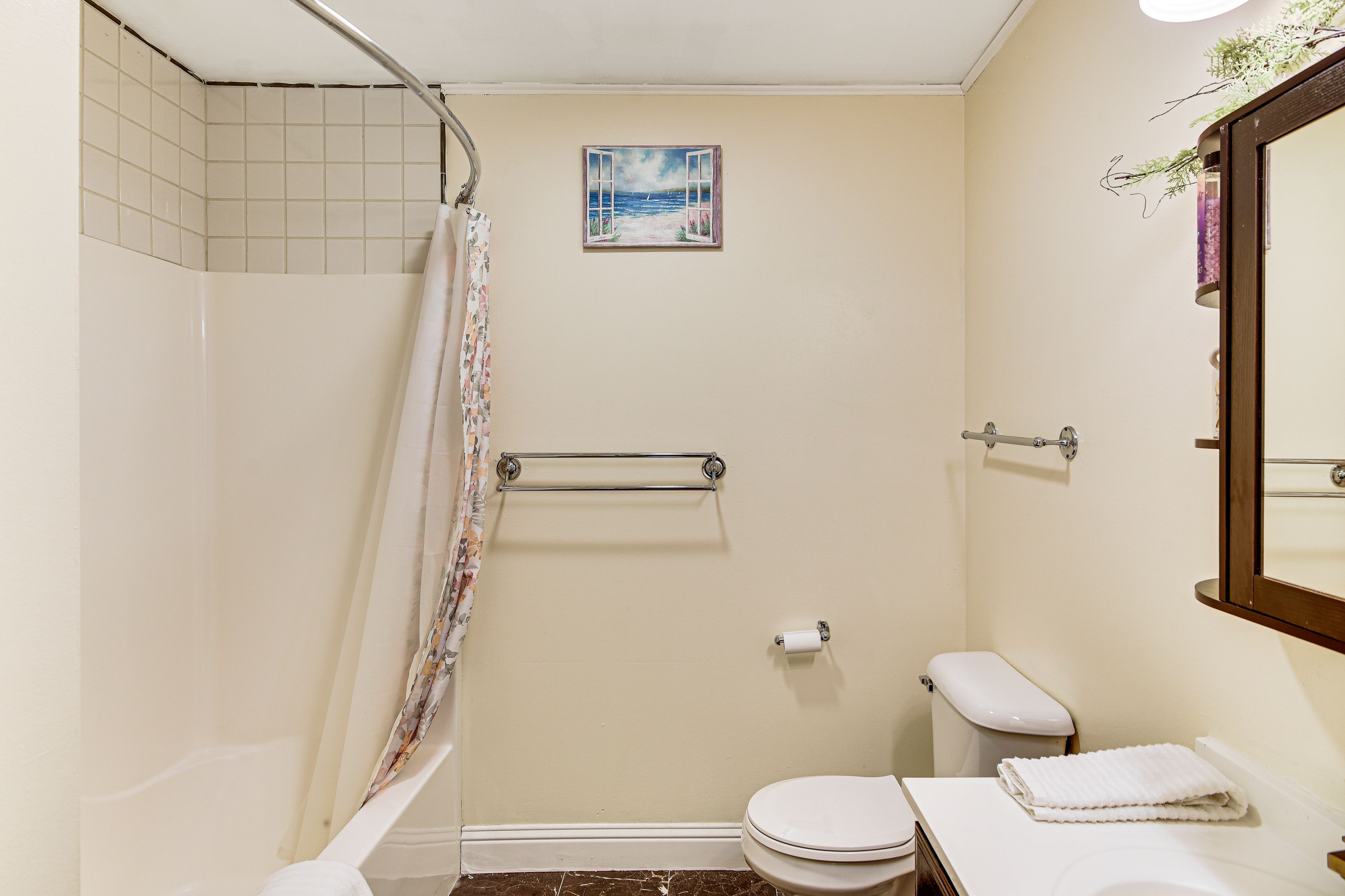 Full Bathroom | Complimentary Toiletries