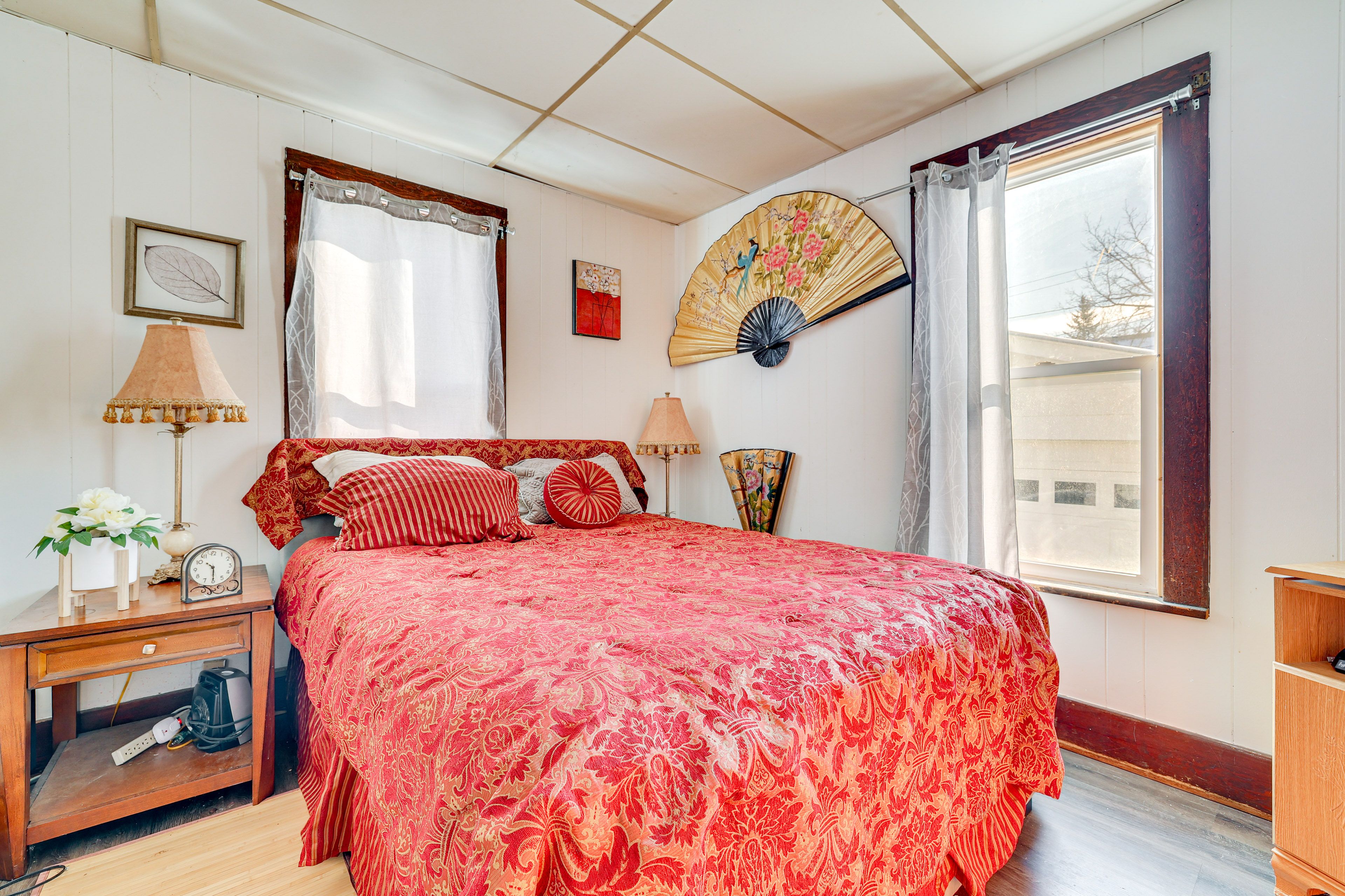 Bedroom 1 | Queen Bed | 1st Floor | Linens Provided