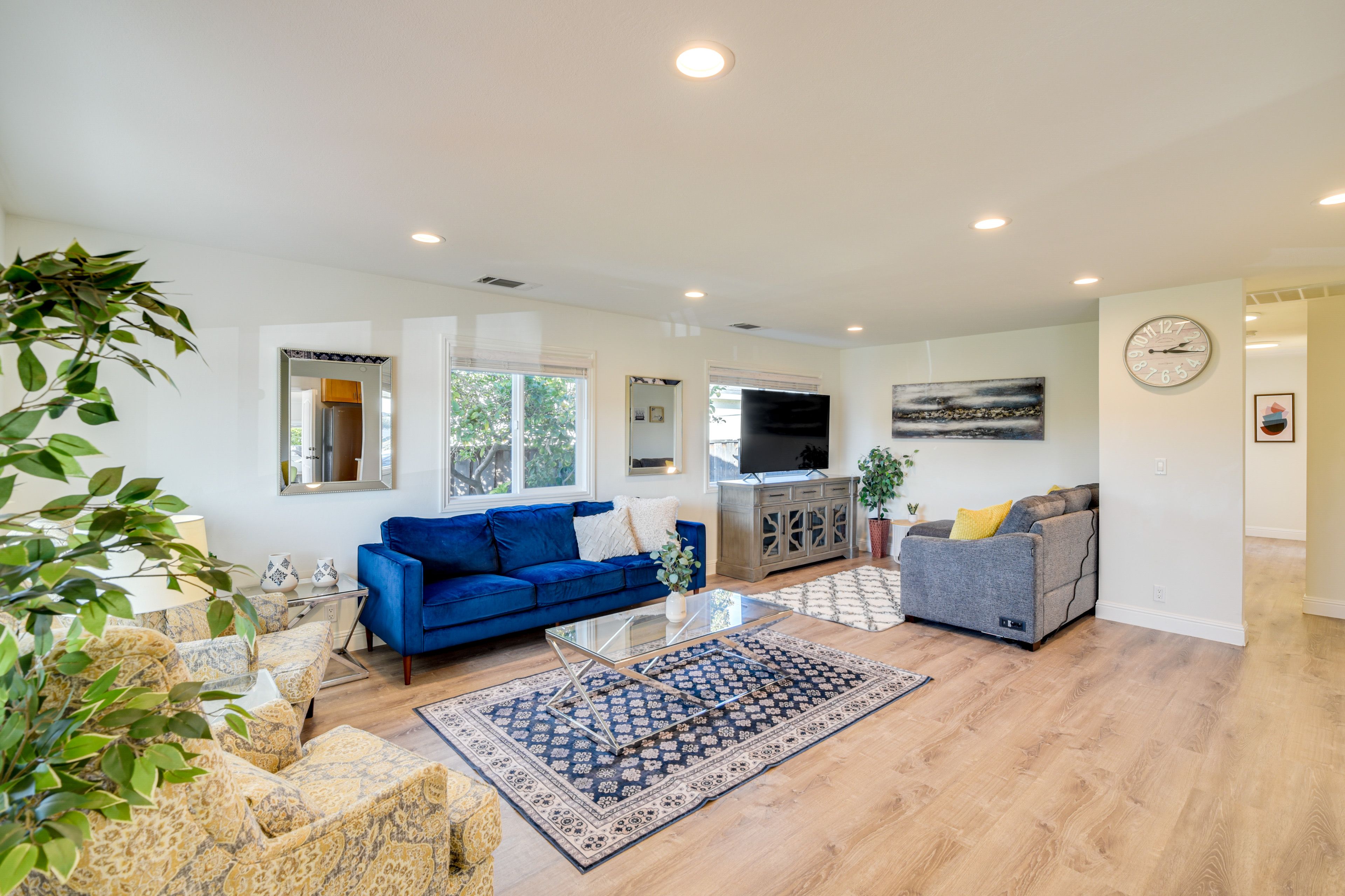 Living Room | Sleeper Sofa | Smart TV