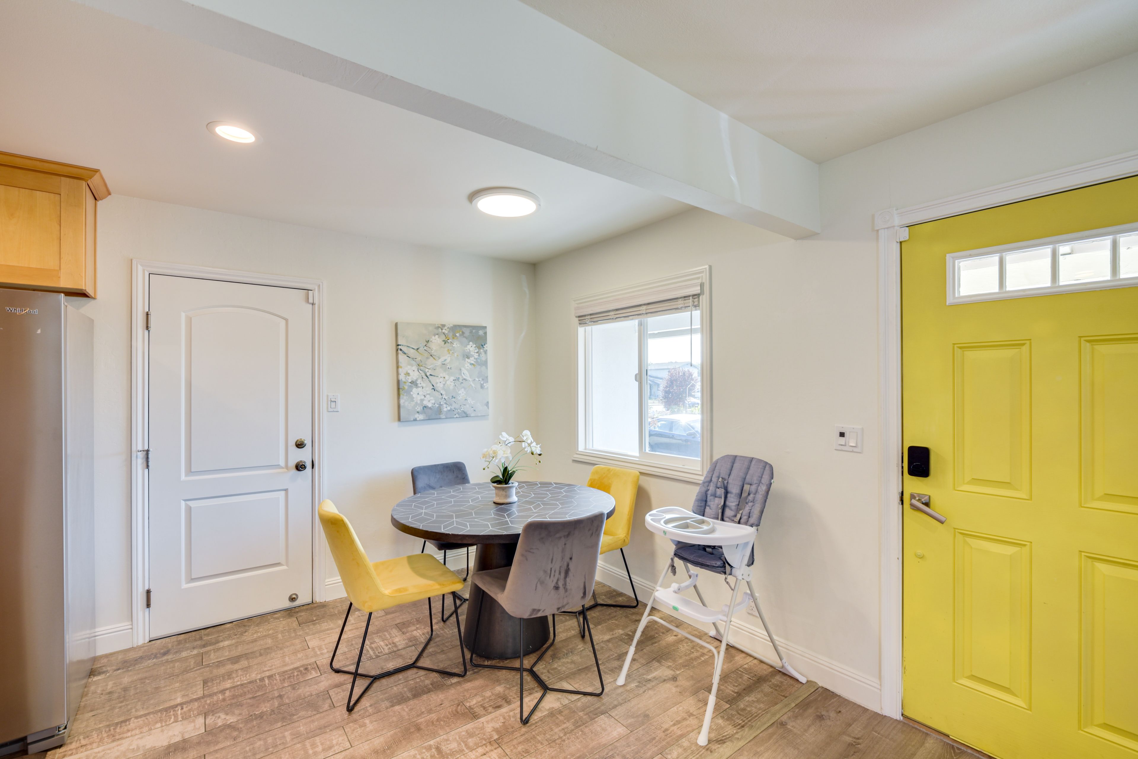 Dining Area | Dishware/Flatware