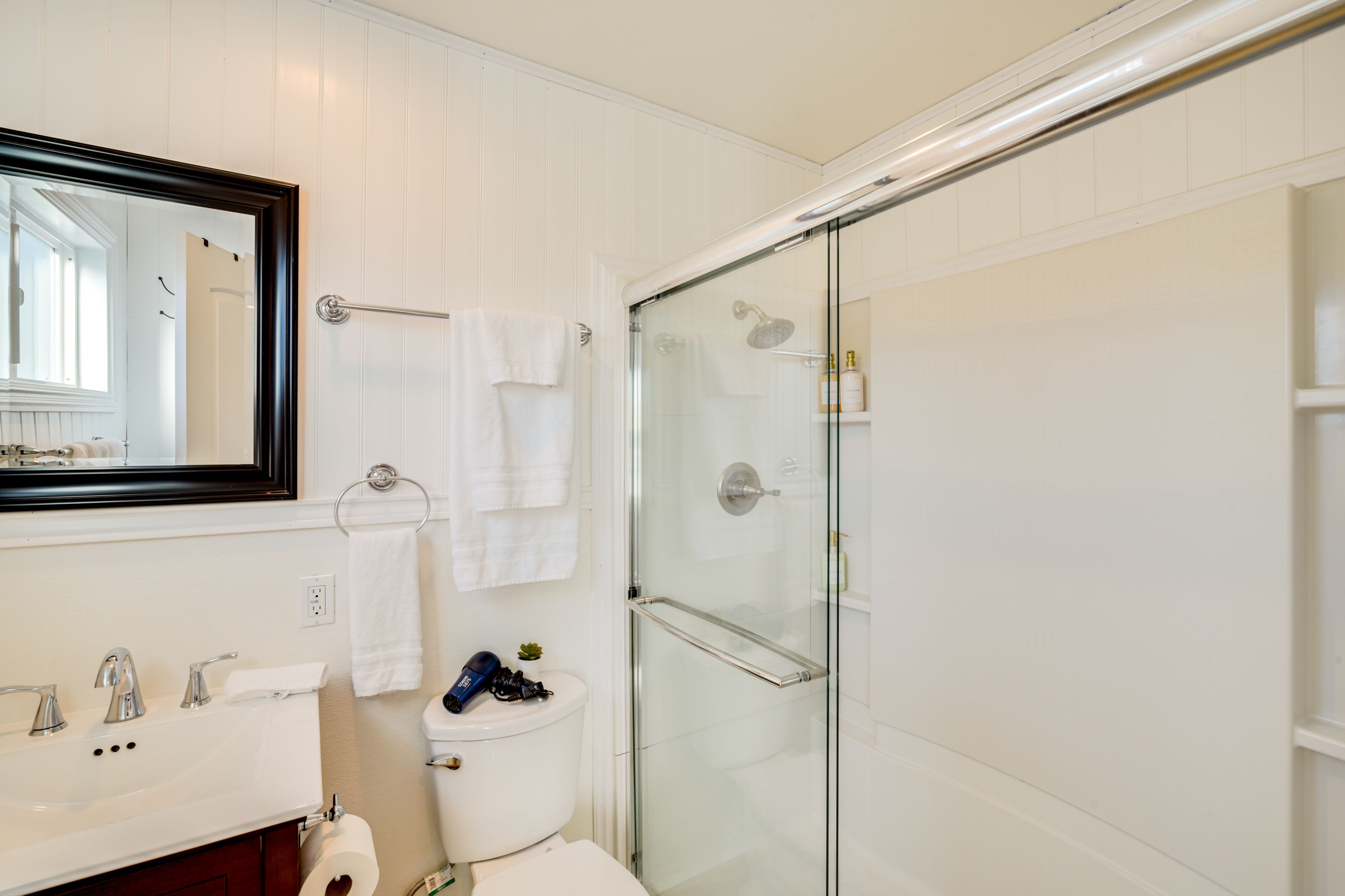 En-Suite Bathroom | Towels Provided