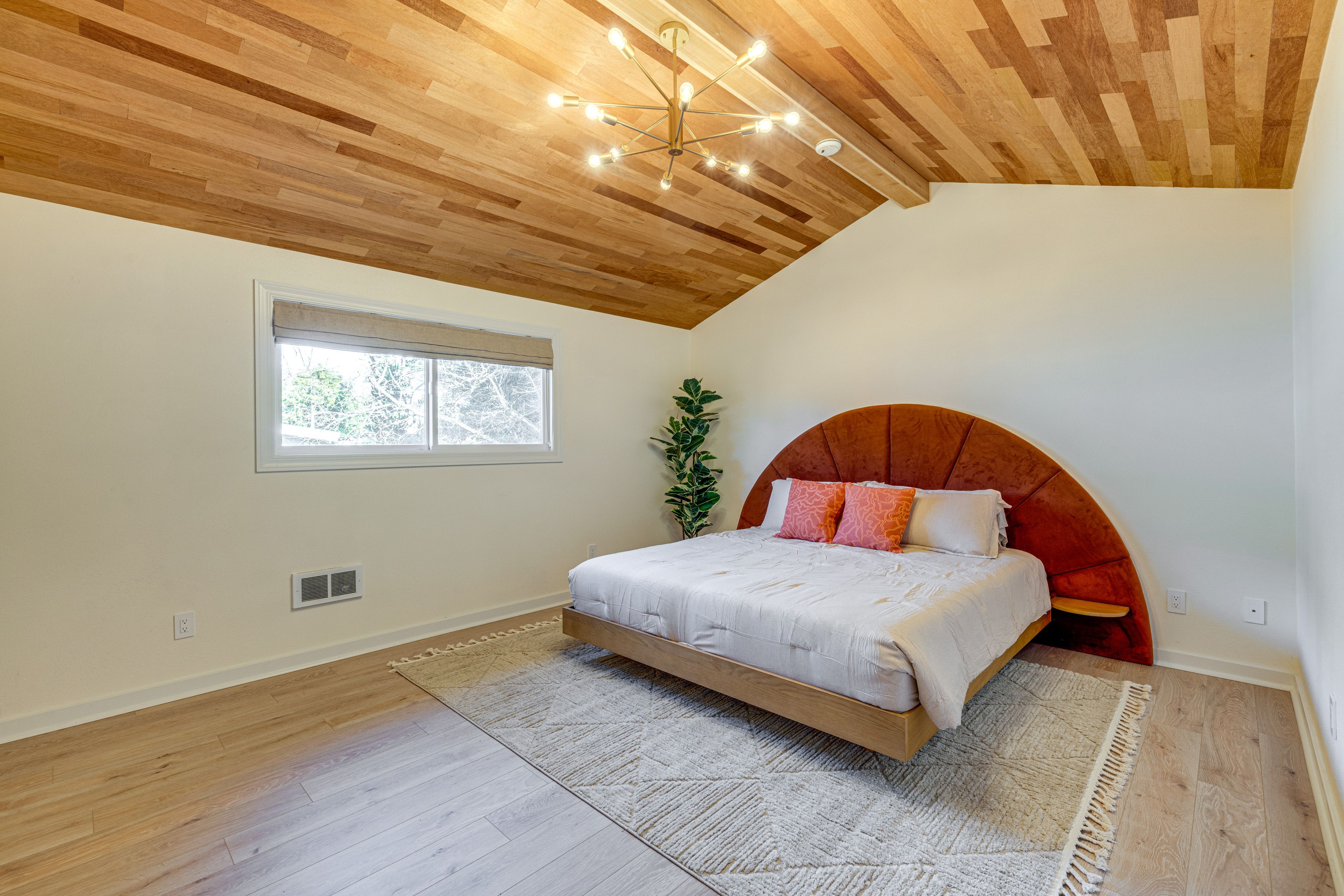 Bedroom 1 | King Bed | Linens Provided