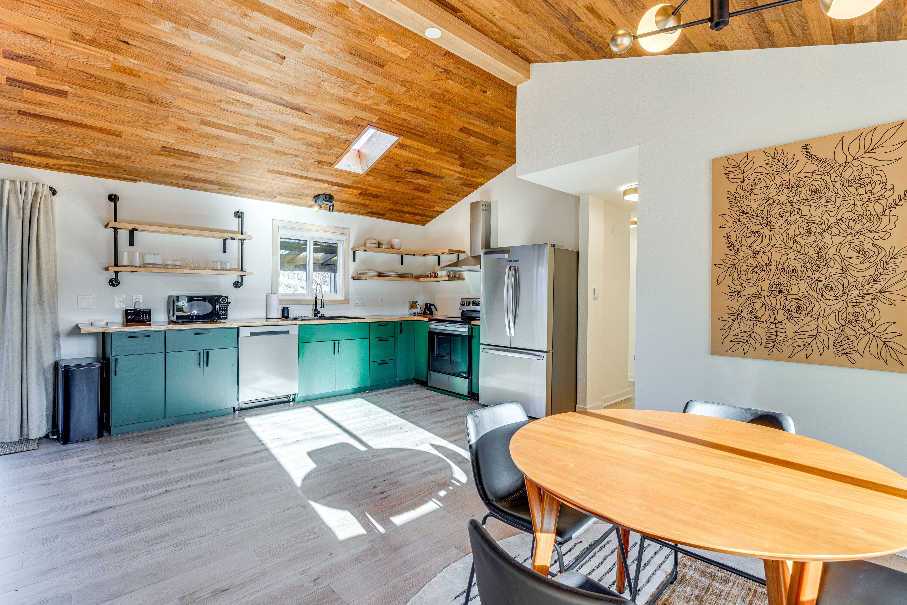 Dining Area | Dishware & Flatware