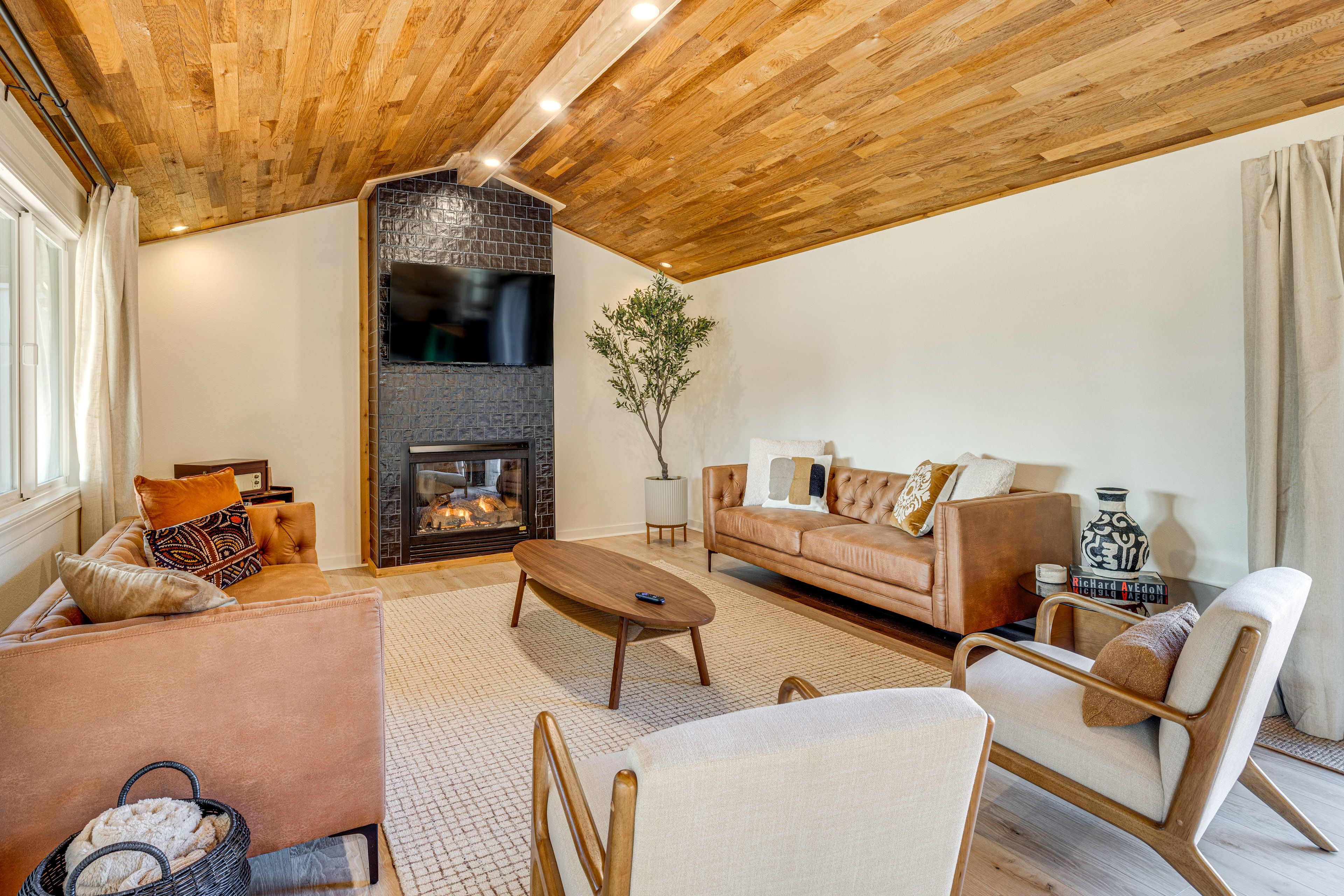 Cloverdale Vacation Rental | 2BR | 2BA | 1,175 Sq Ft | 2 Steps to Enter