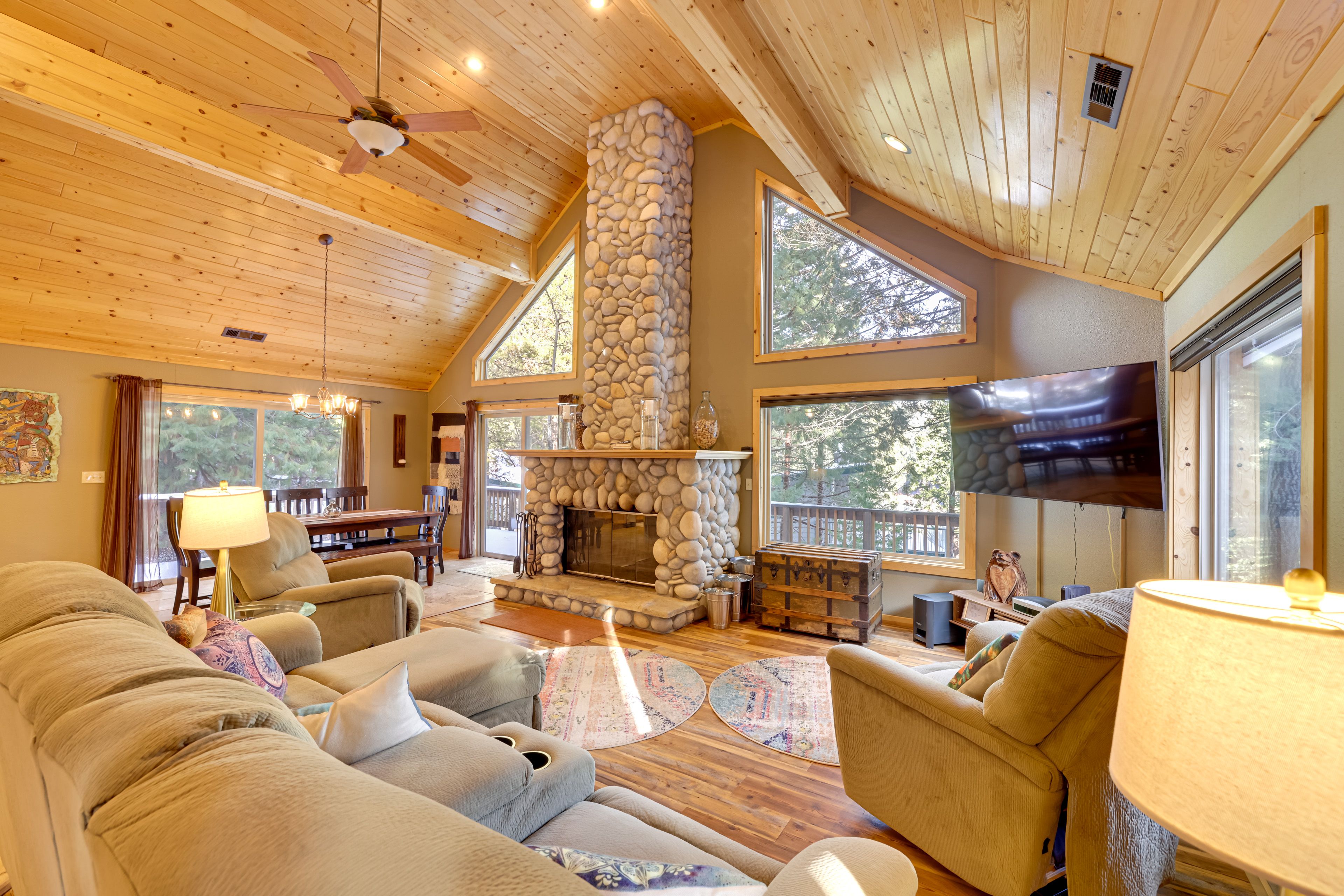 Strawberry Vacation Rental | 4BR | 3BA | 2,750 Sq Ft | 2 Steps to Enter