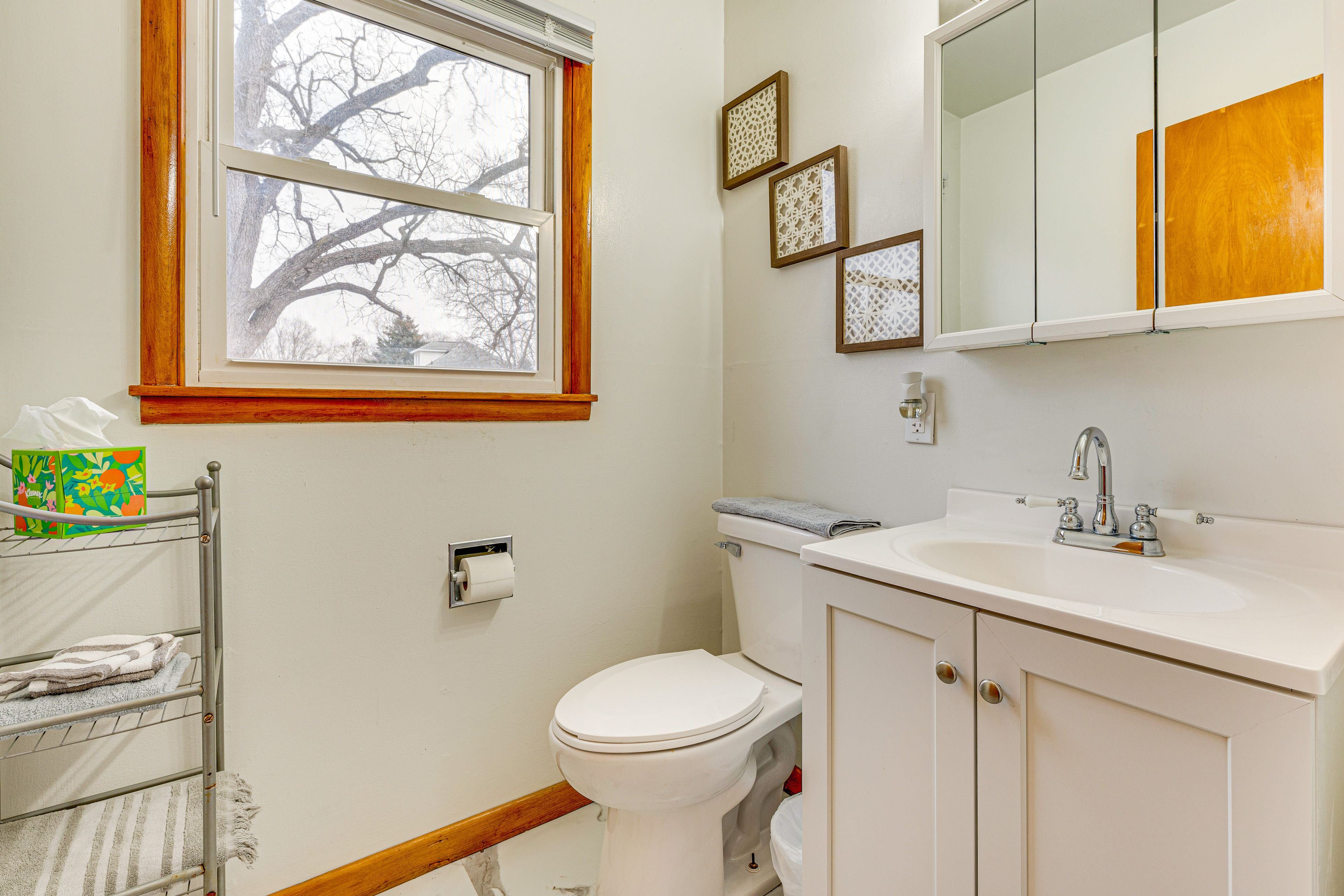 Half Bathroom | 1st Floor | Complimentary Toiletries | Towels Provided