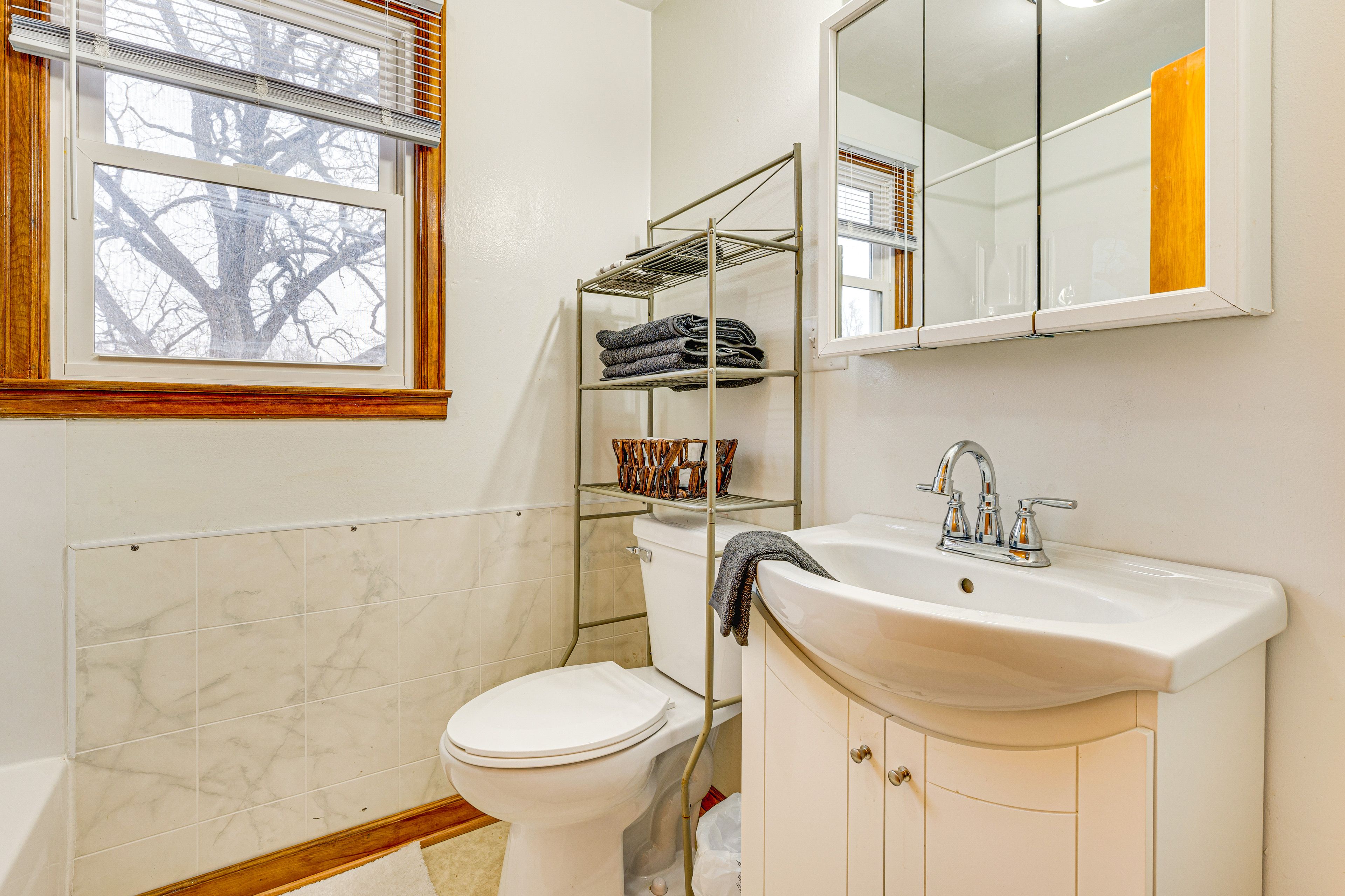Full Bathroom | 2nd Floor