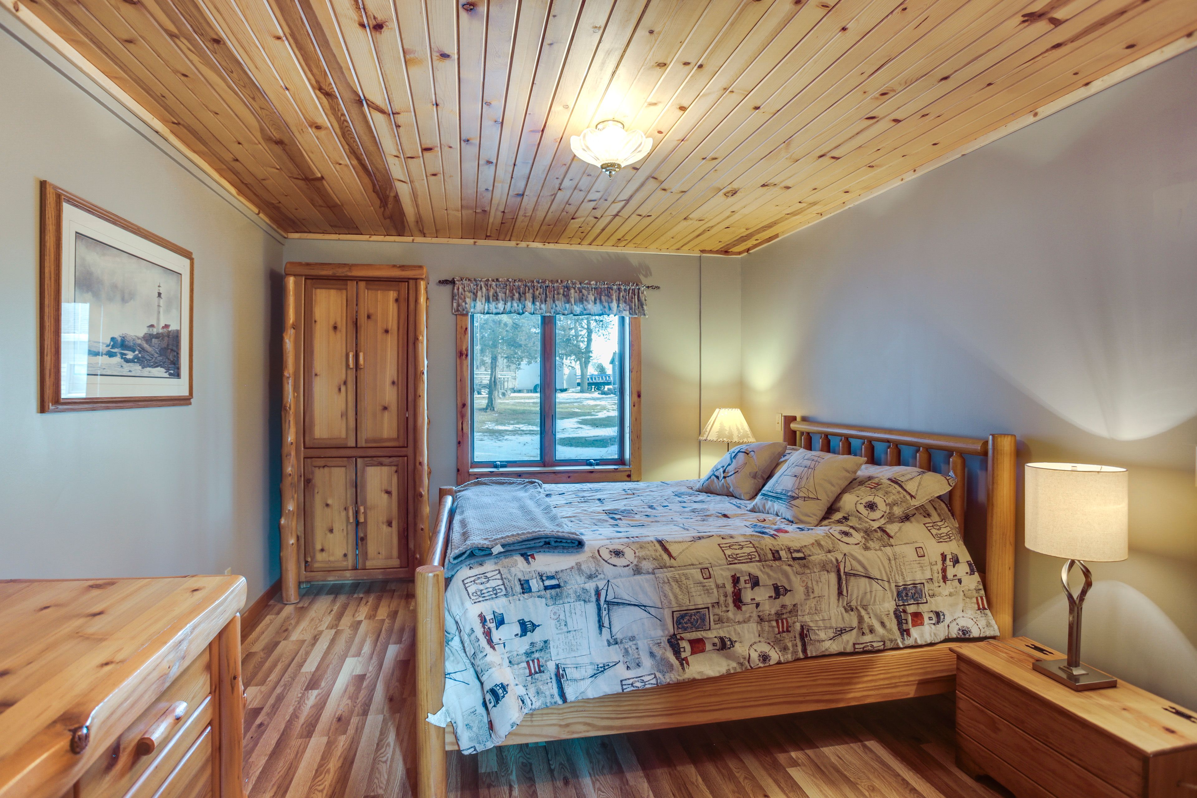 Bedroom 1 | 1st Floor | Queen Bed