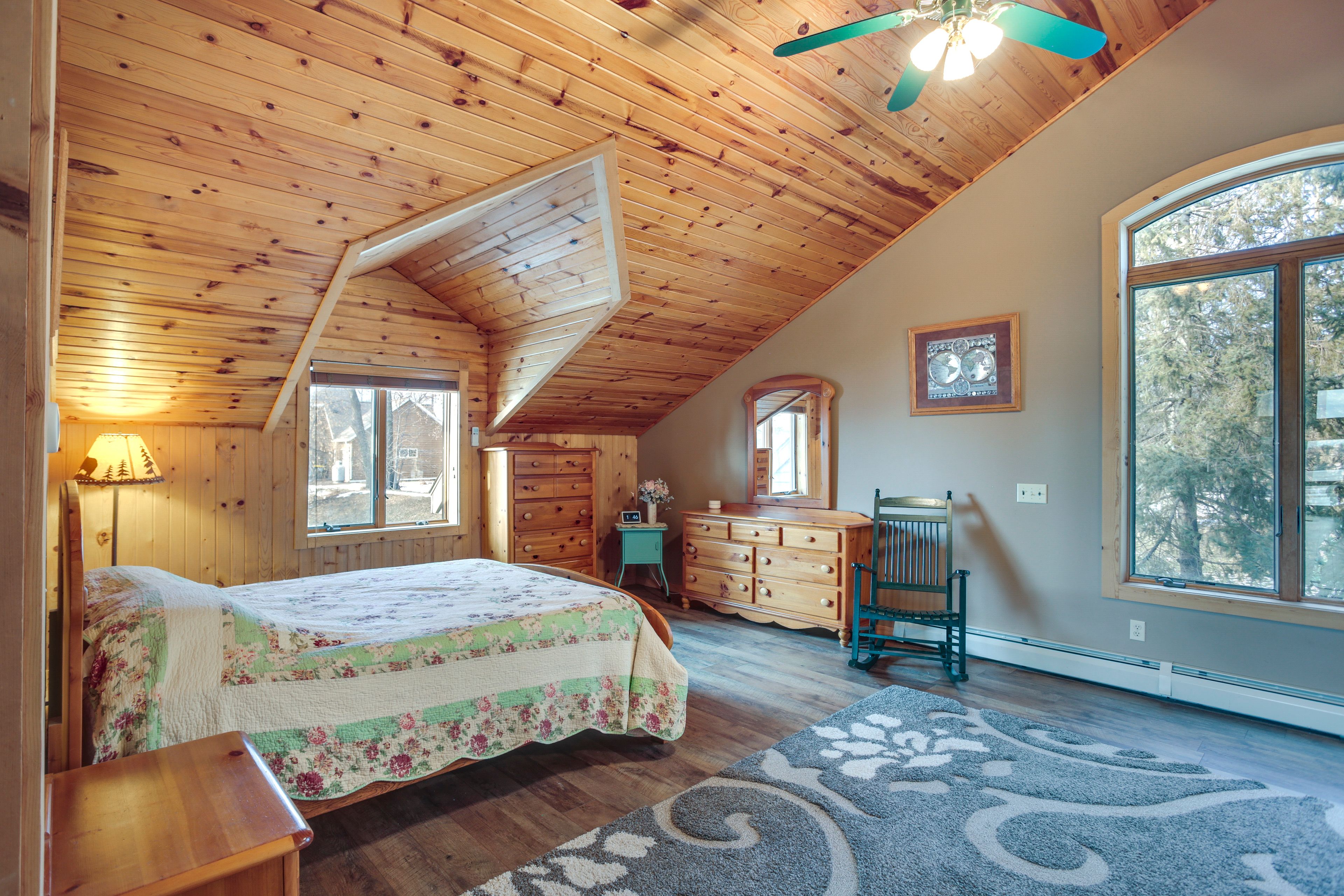 Bedroom 2 | 2nd Floor | Queen Bed