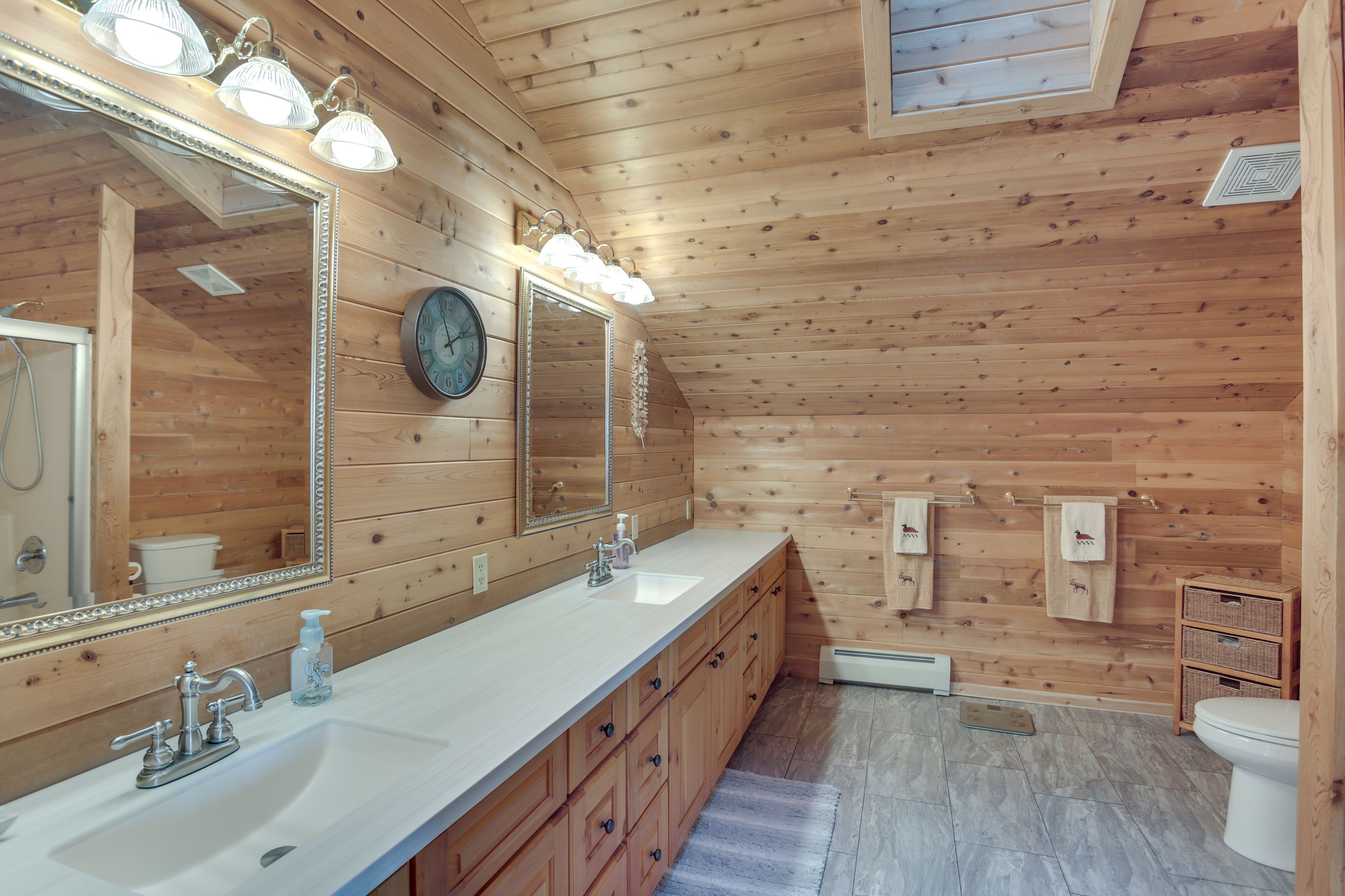 Full Bathroom | 2nd Floor