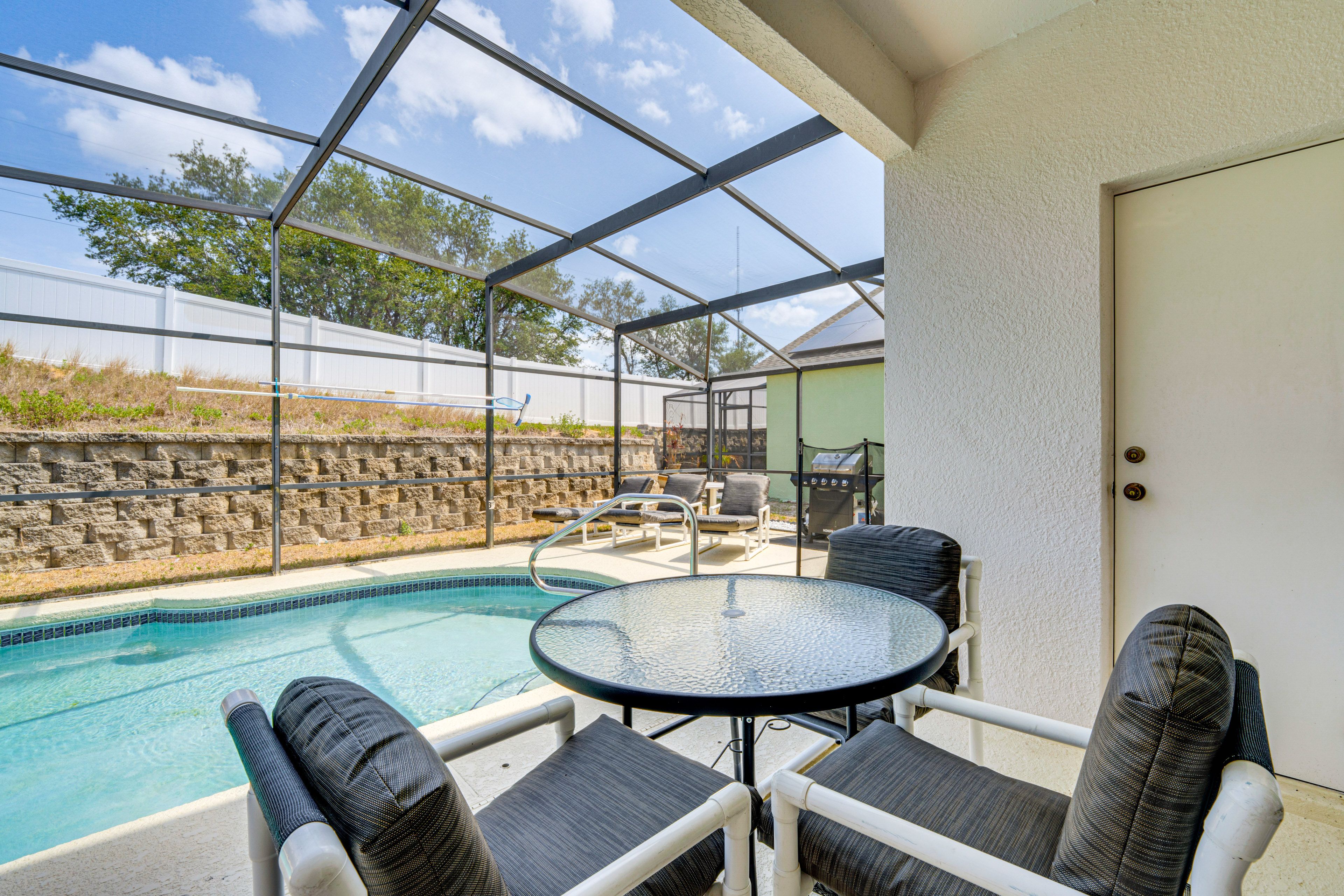 Screened Lanai | Outdoor Dining | Gas Grill