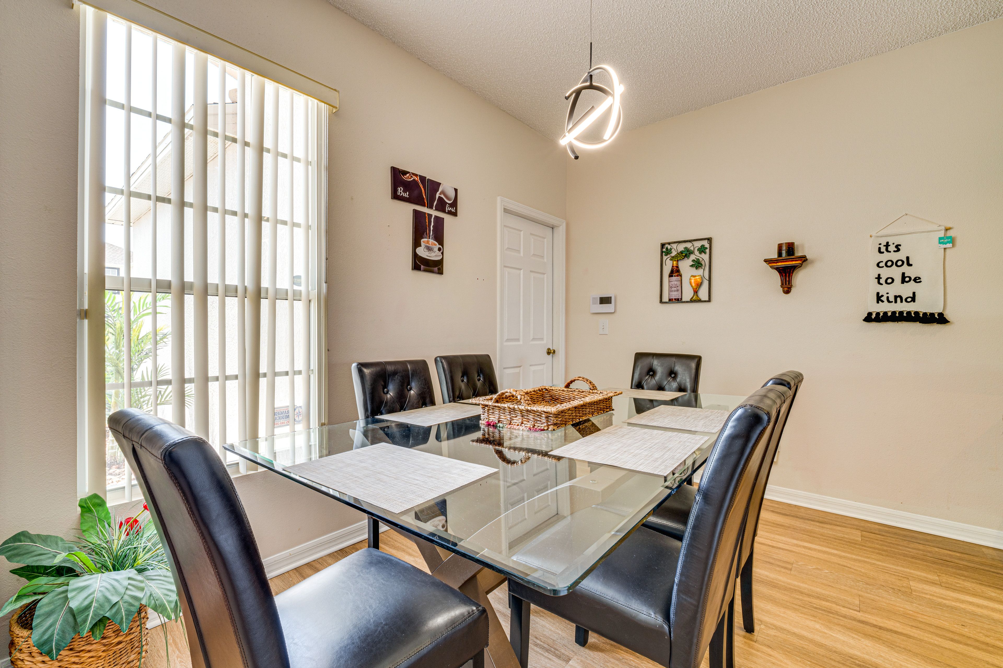 Dining Room | Dishes & Flatware Provided
